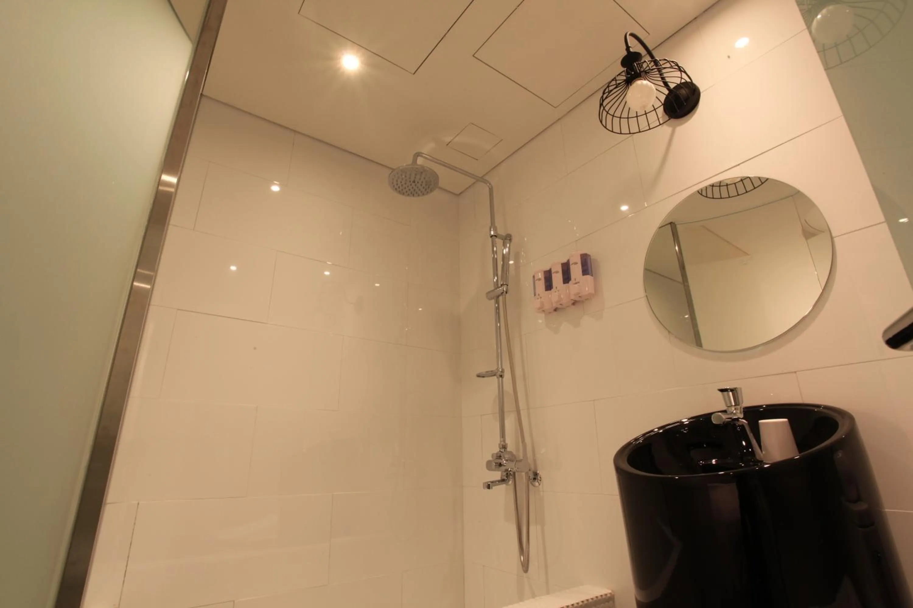 Shower in Hotel POP3 Jongno