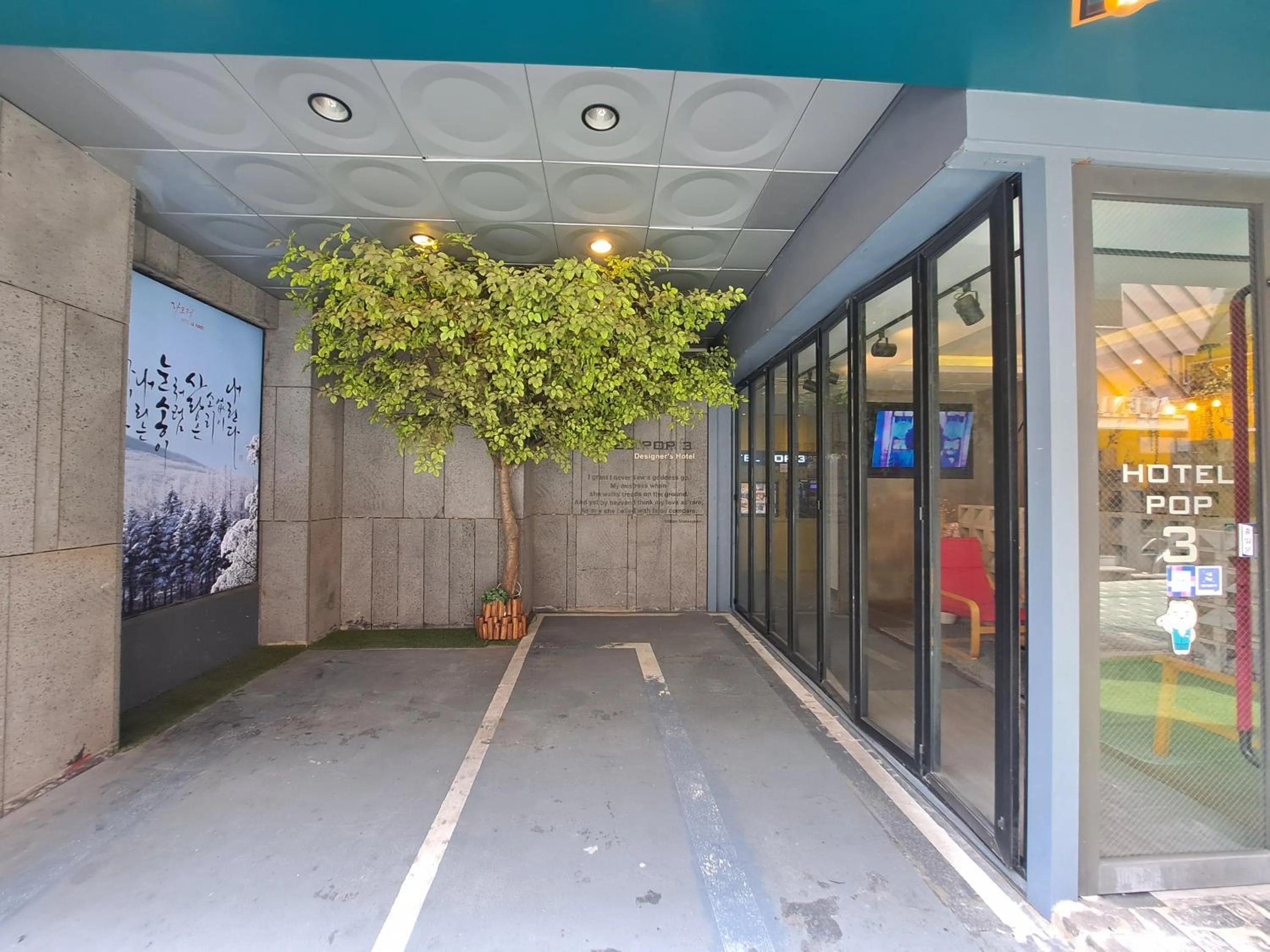 Property building in Hotel POP3 Jongno