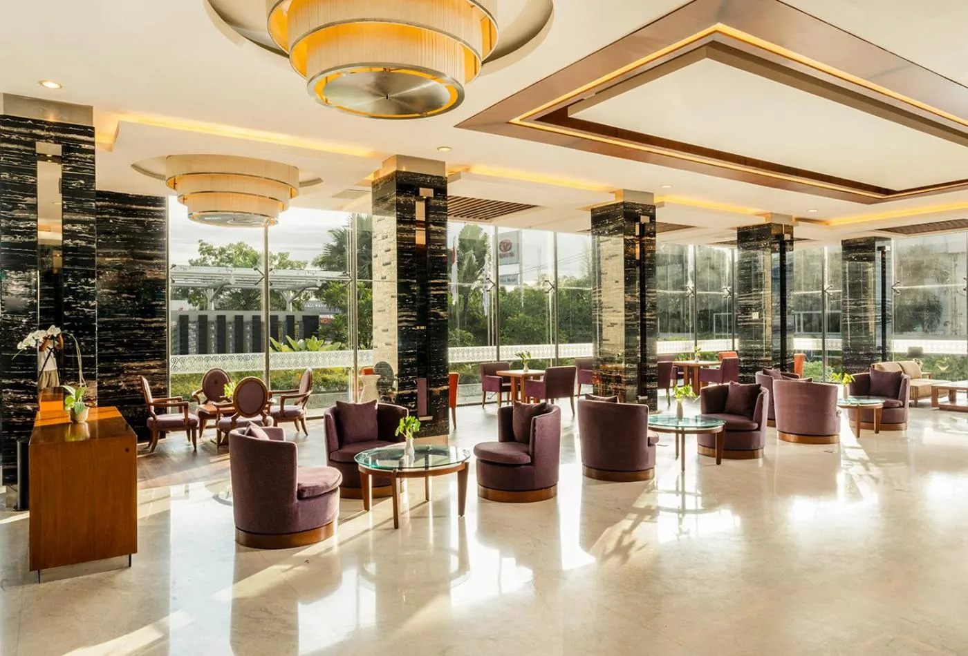 Lounge or bar in Swiss-Belhotel Danum Palangkaraya
