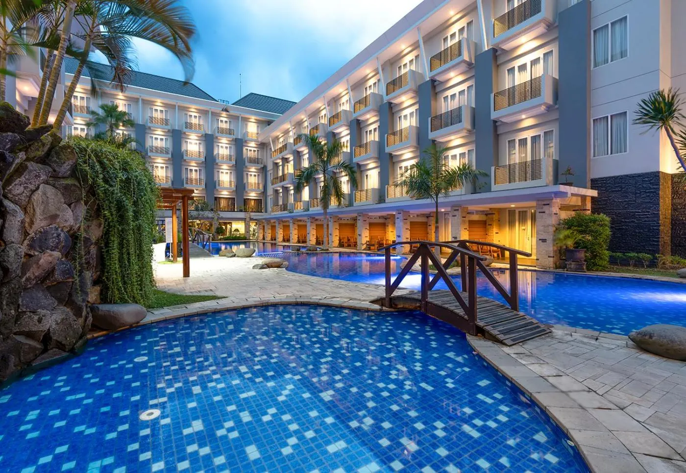 Swimming pool in Swiss-Belhotel Danum Palangkaraya