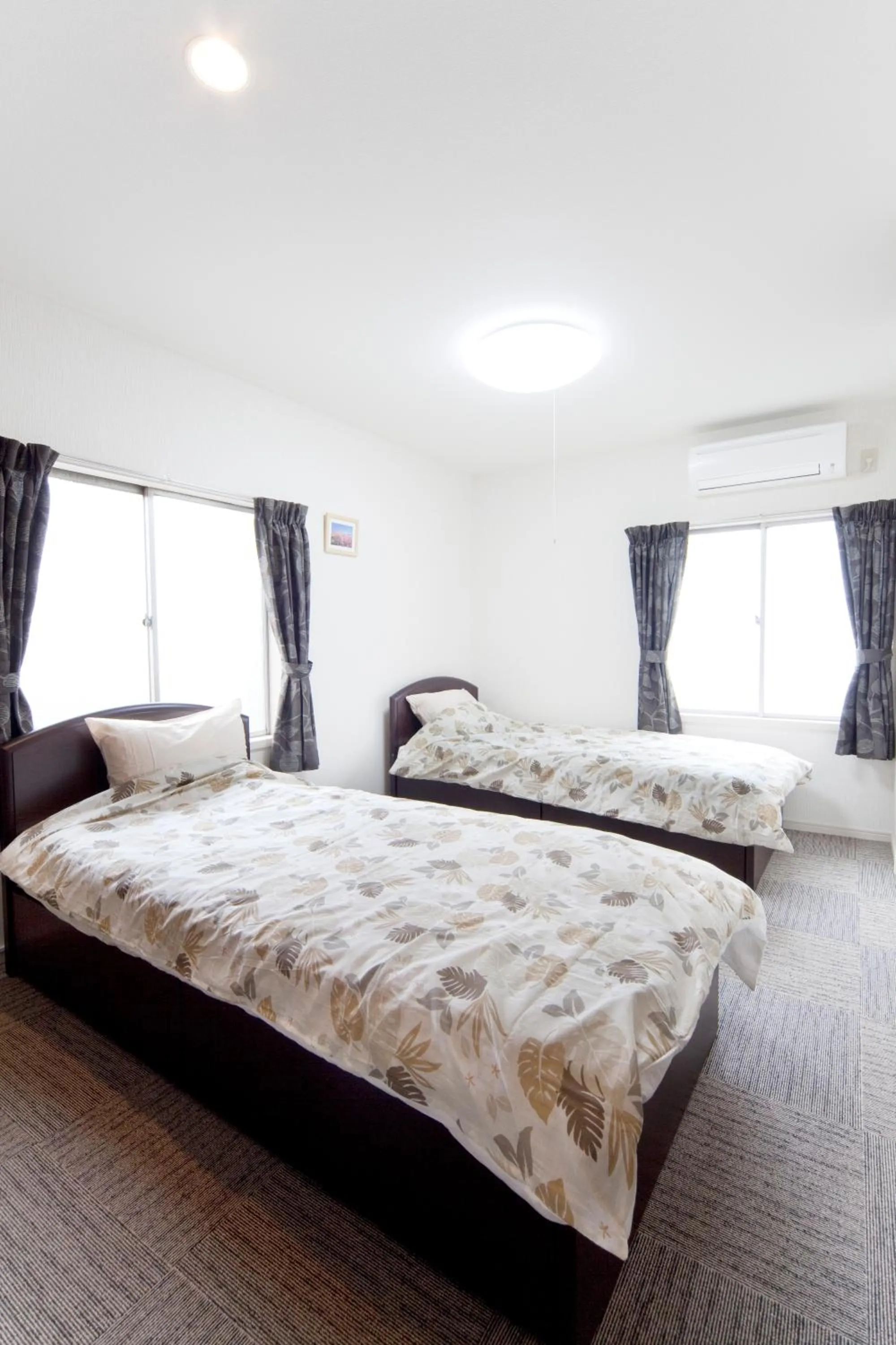 Bed in The Shin-Okubo International Hotel