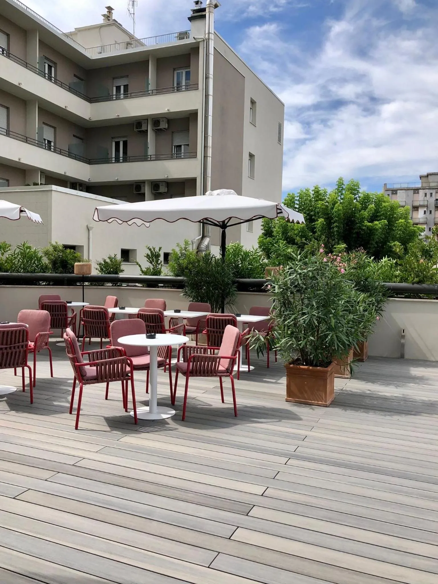 Pool view in Charlie in Pesaro