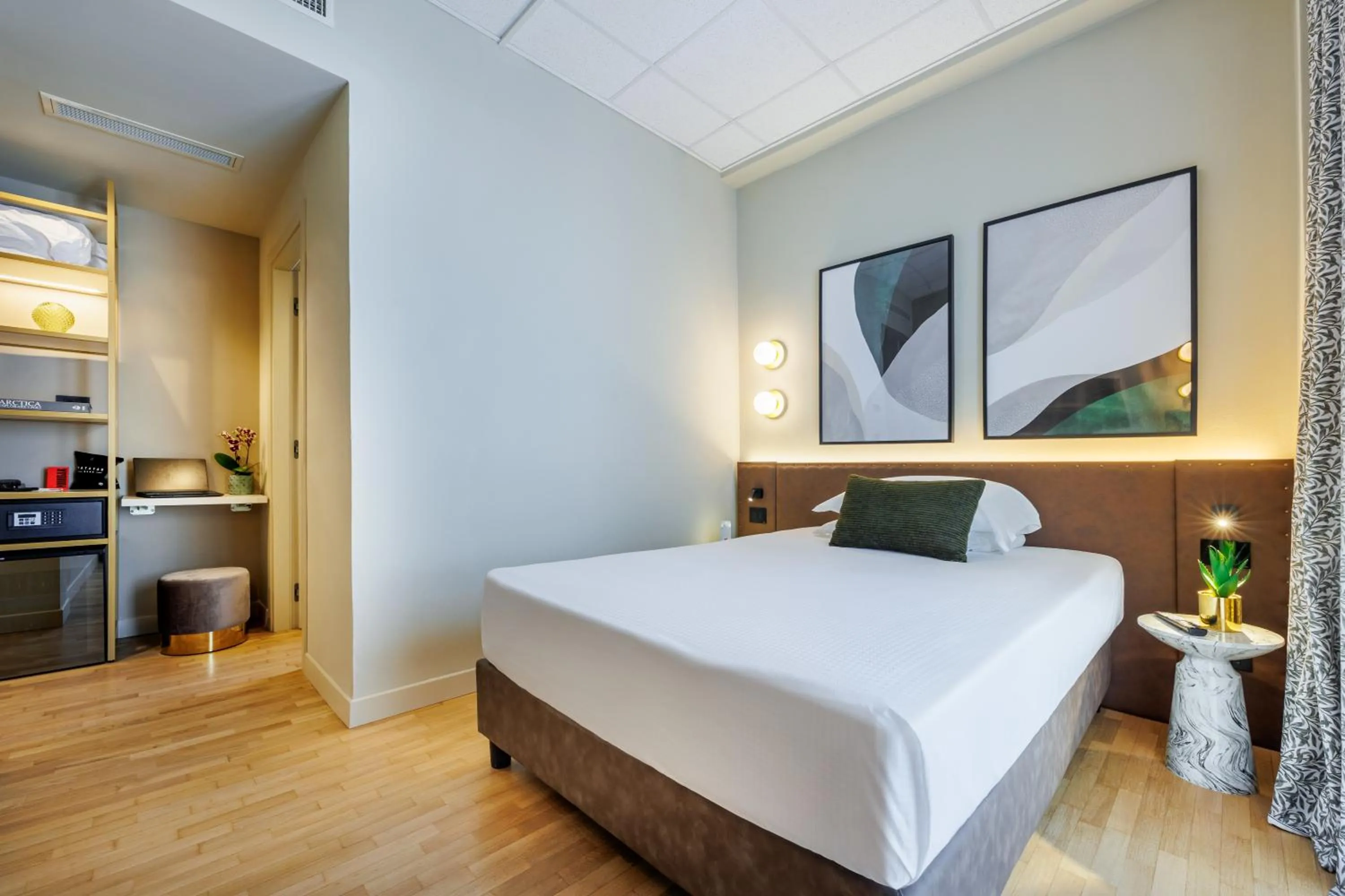 Bedroom, Bed in Charlie in Pesaro