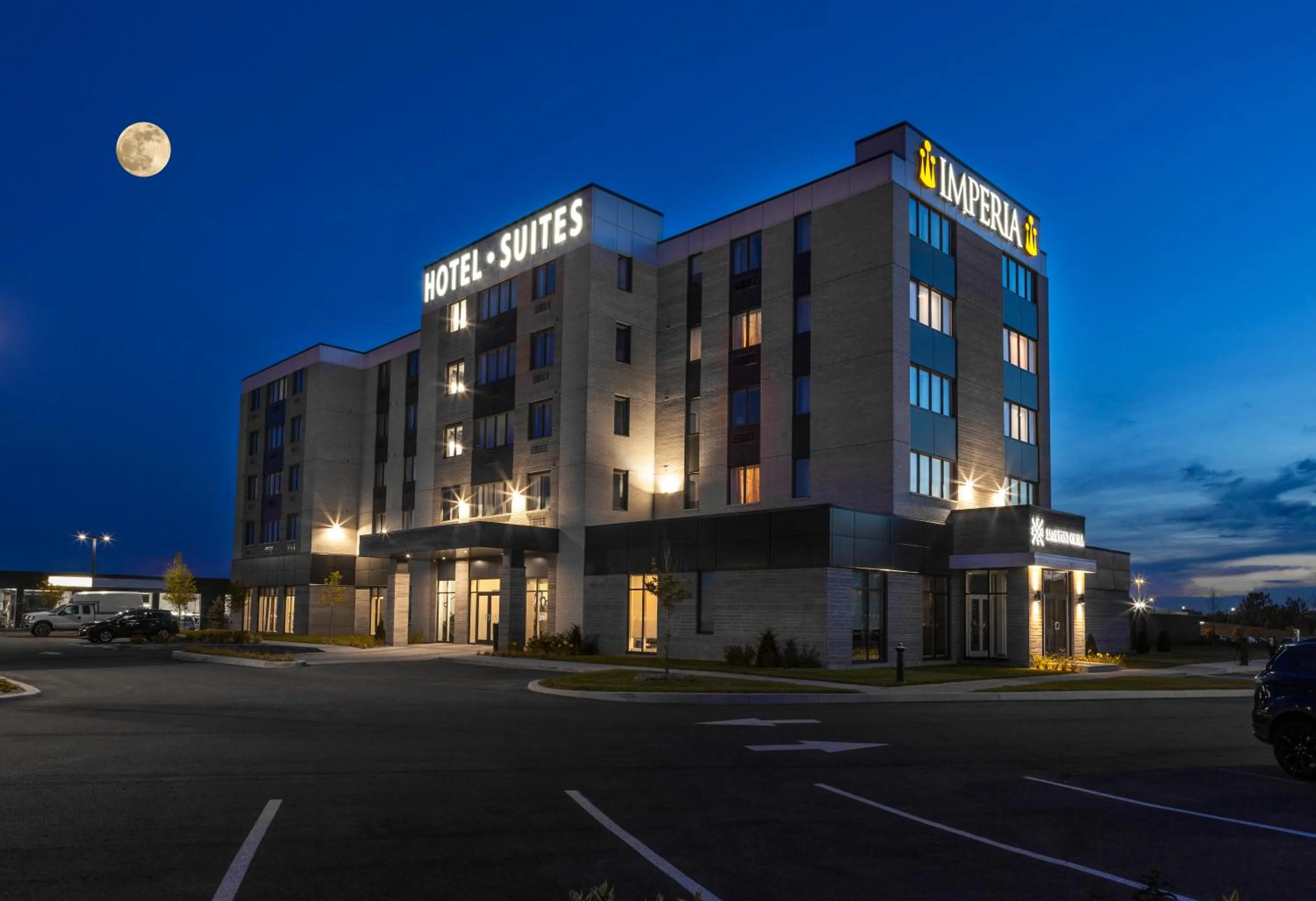 Property building in Imperia Hôtel et Suites Boucherville
