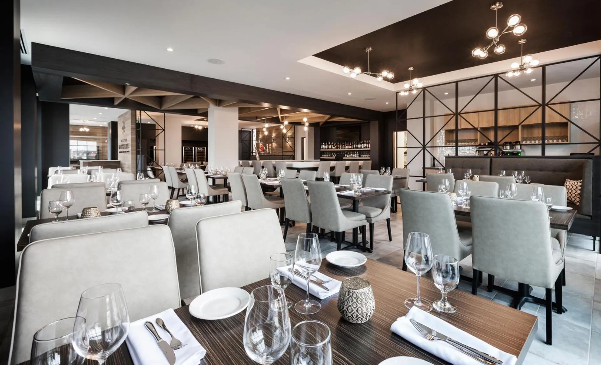 Restaurant/places to eat in Imperia Hôtel et Suites Boucherville