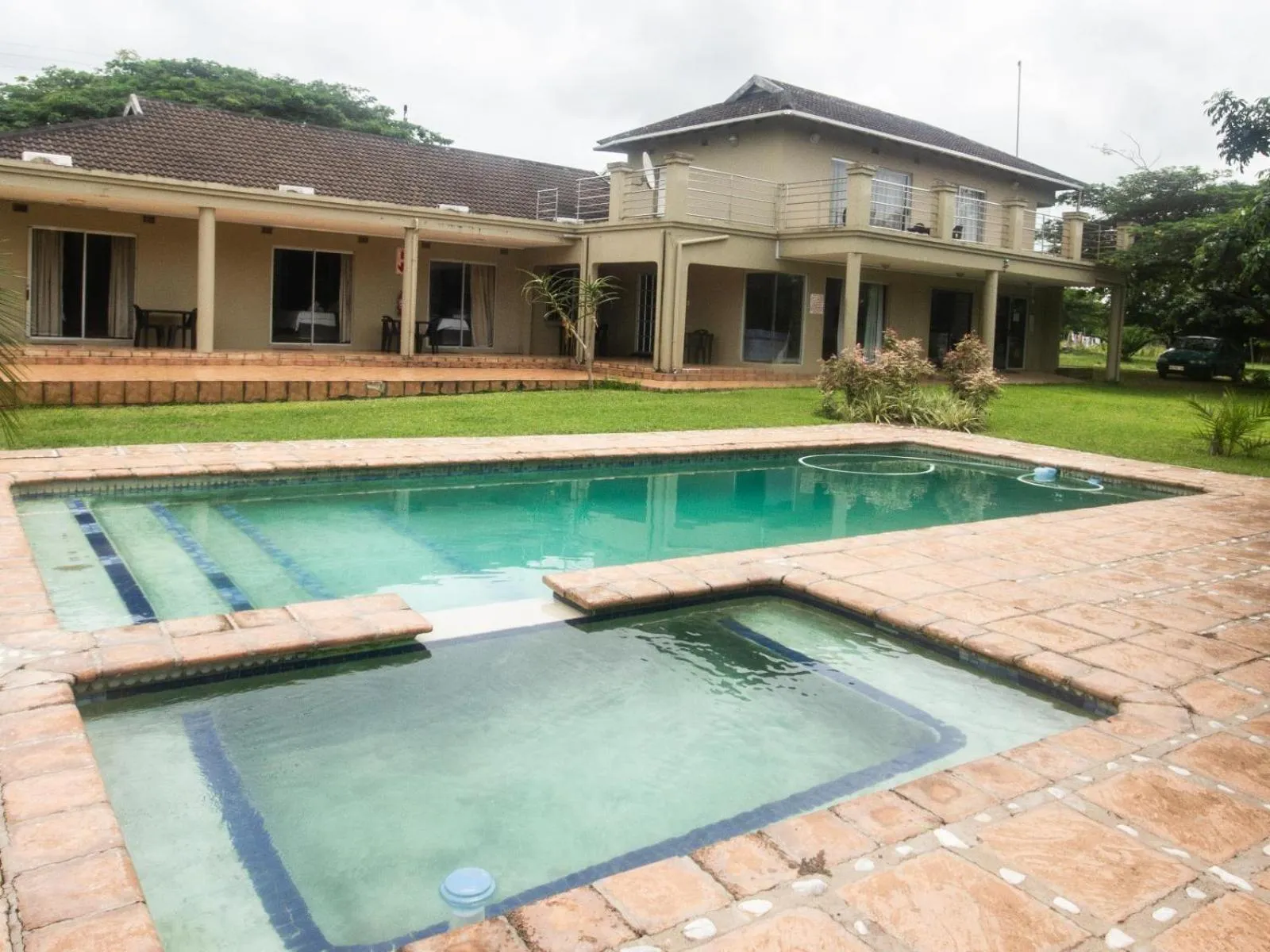 Swimming pool in SeaXplore Lodge & Dive Center