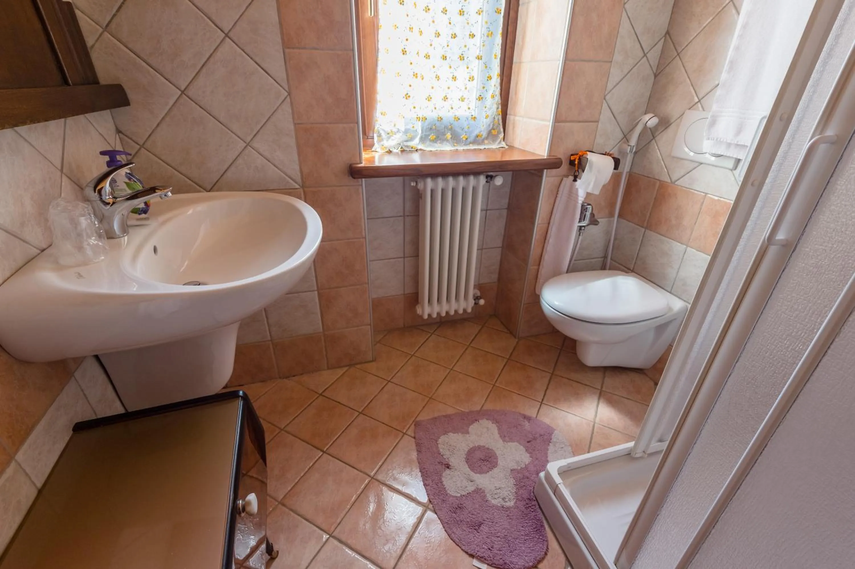 Bathroom in All'Ombra del Castello