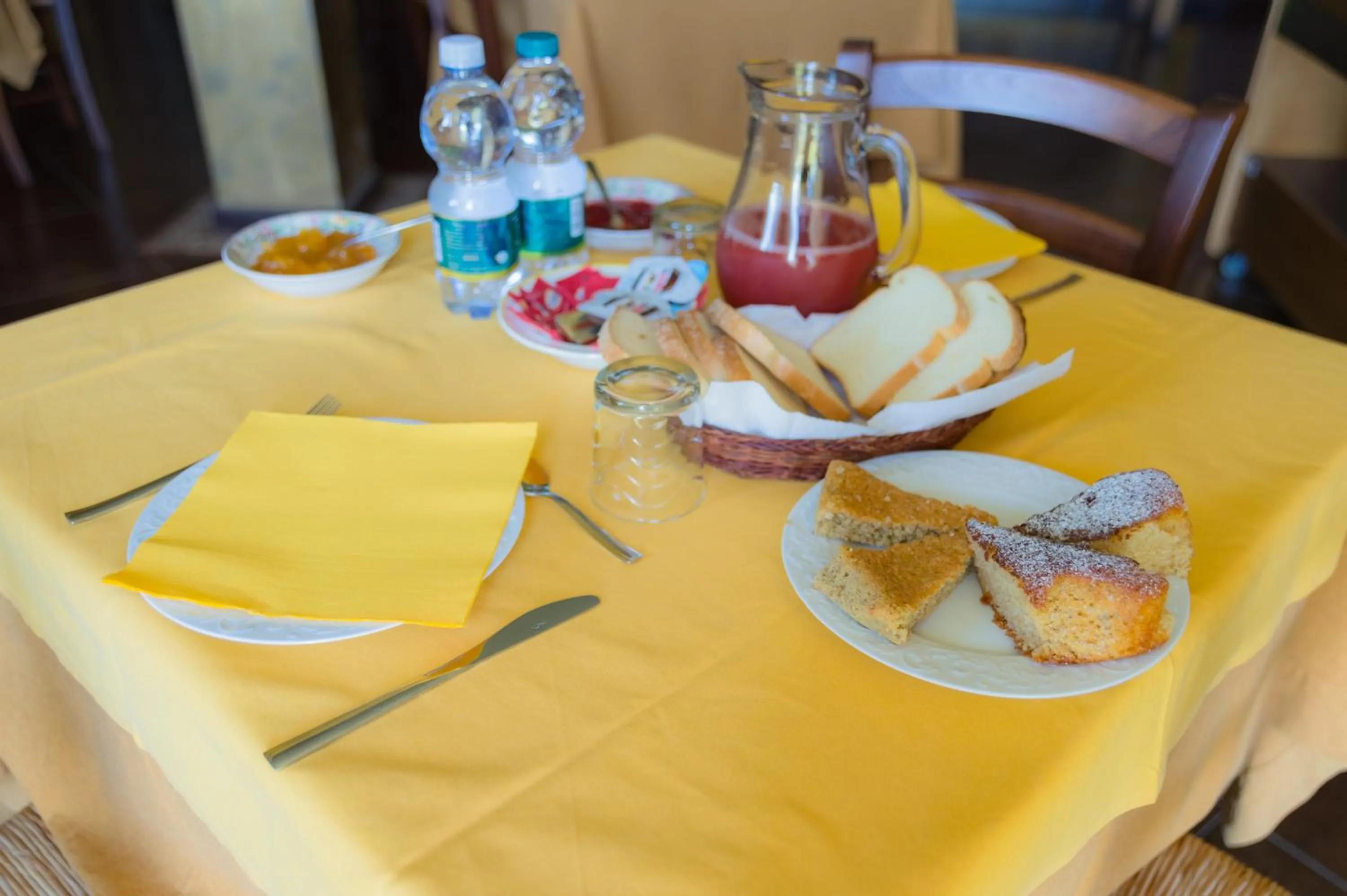 Food and drinks in All'Ombra del Castello