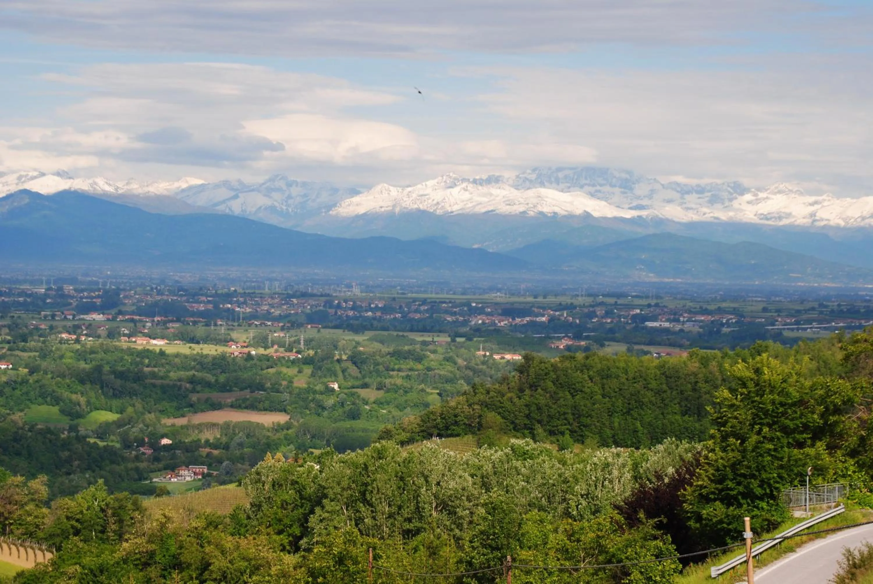 Quiet street view in All'Ombra del Castello