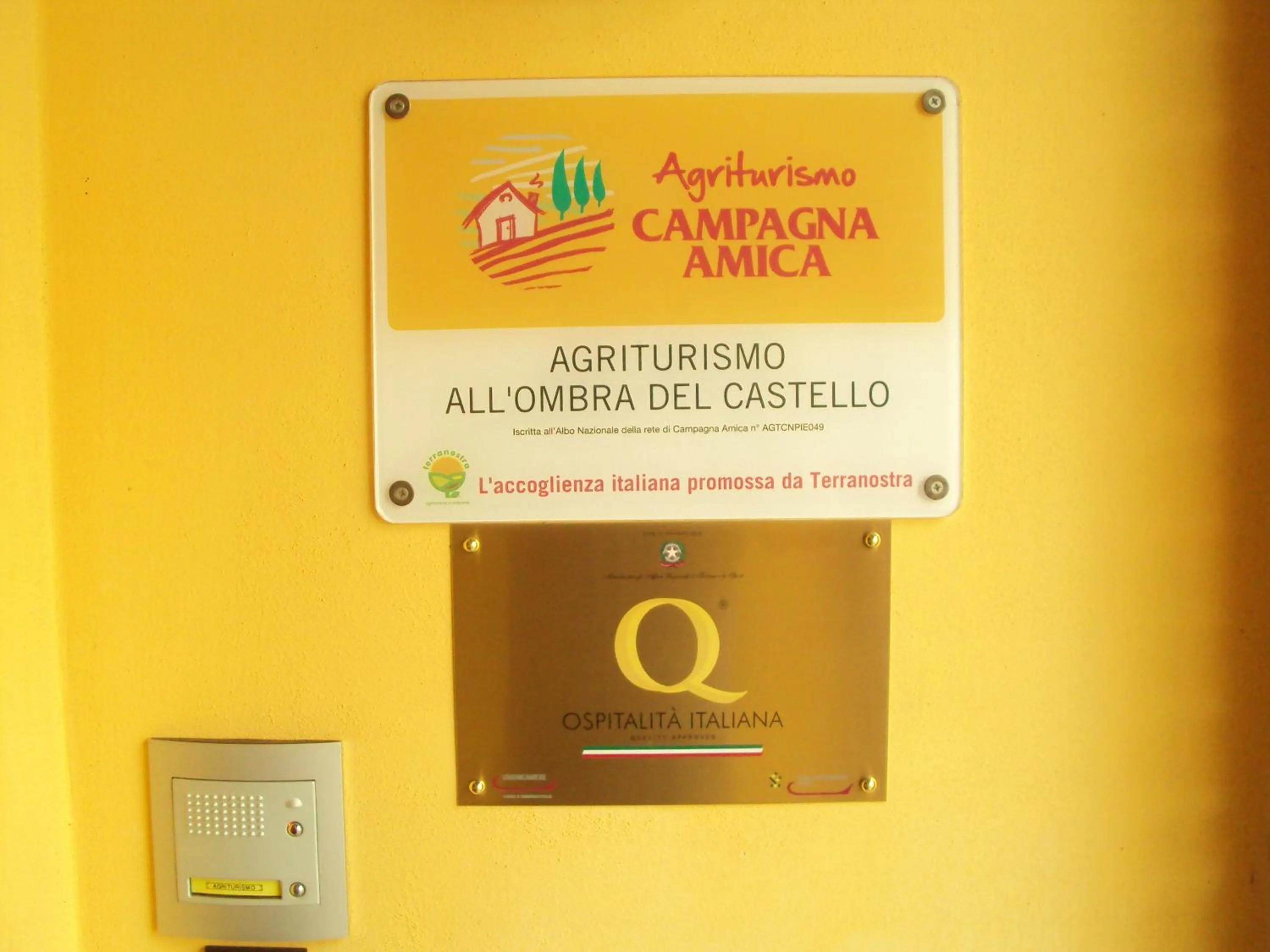 Facade/entrance in All'Ombra del Castello