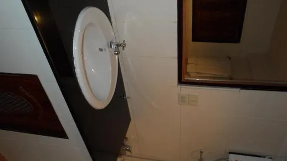 Bathroom in Bautong Lodge