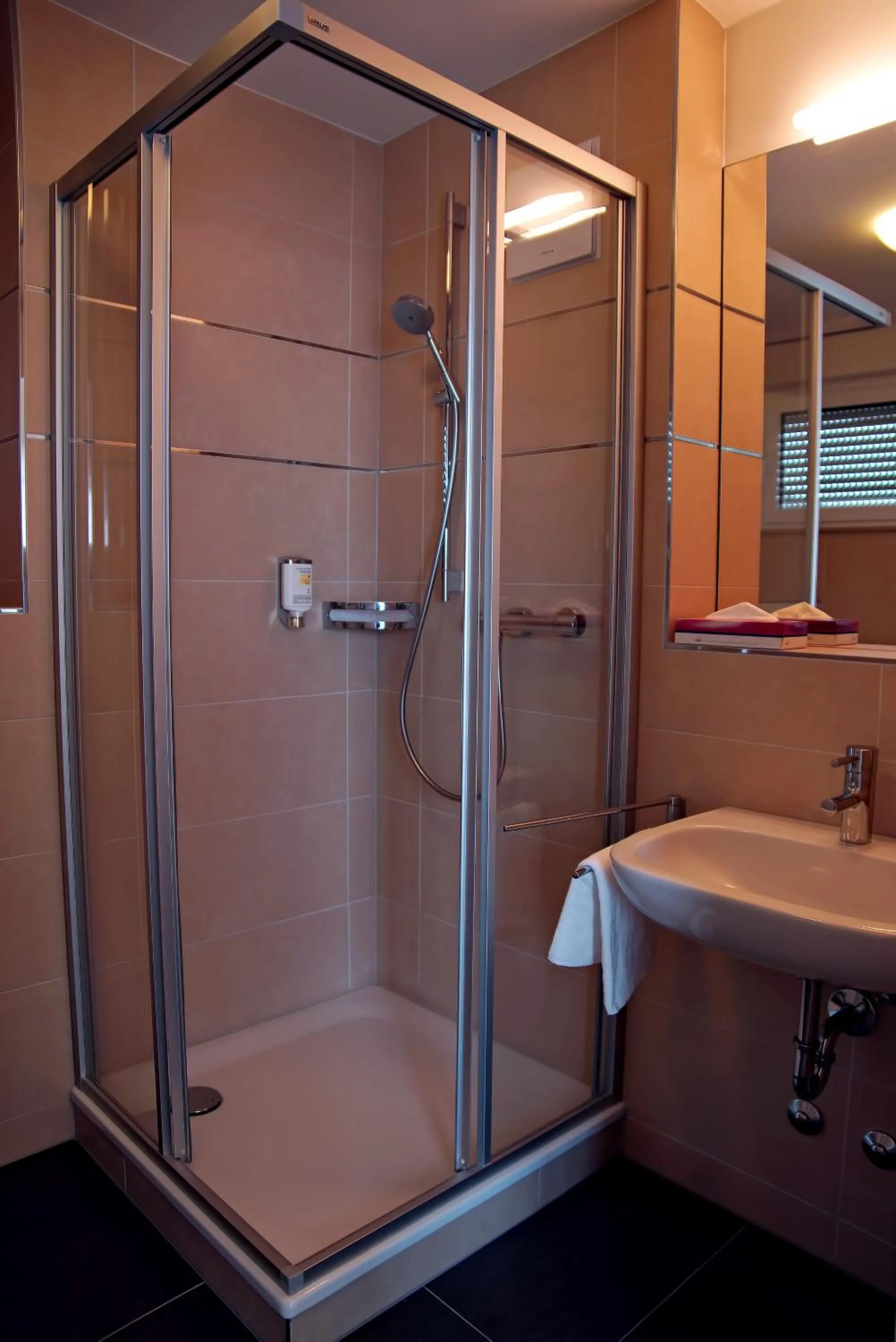 Bathroom in Milbor Hotel