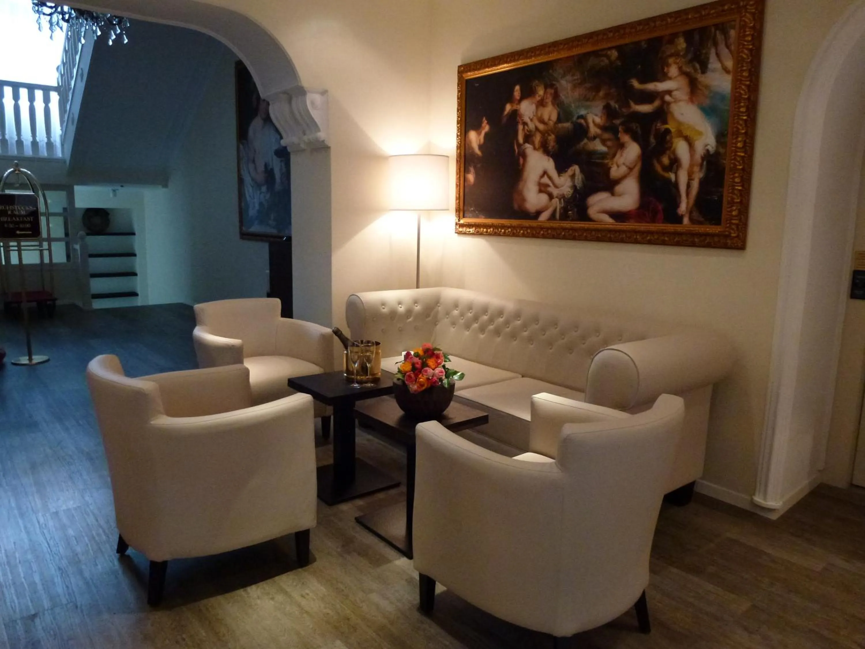 Seating area in Milbor Hotel