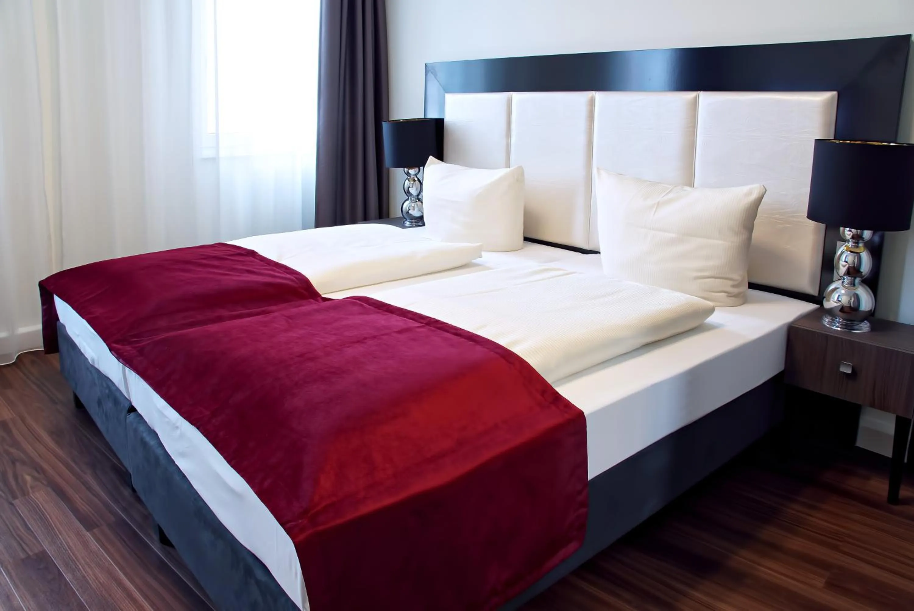 Day, Bed in Milbor Hotel