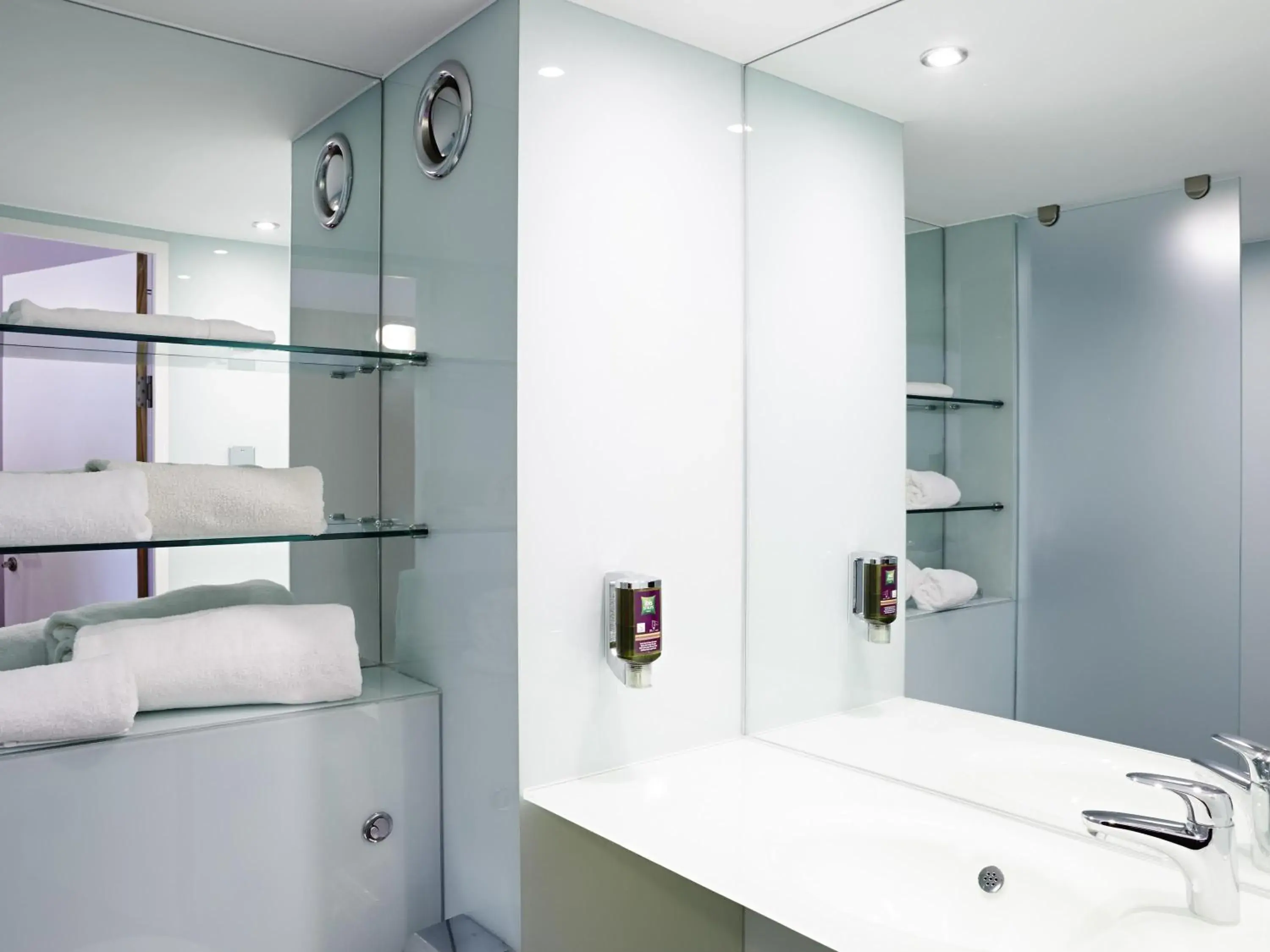 Twin Room in ibis Styles Barnsley Twin Room in ibis Styles Barnsley