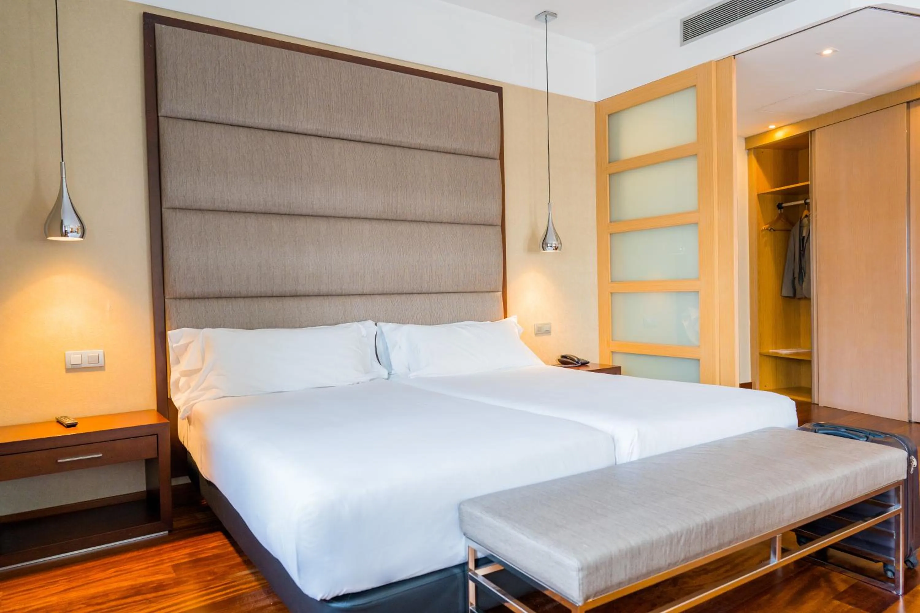 Bedroom, Bed in Hotel Compostela