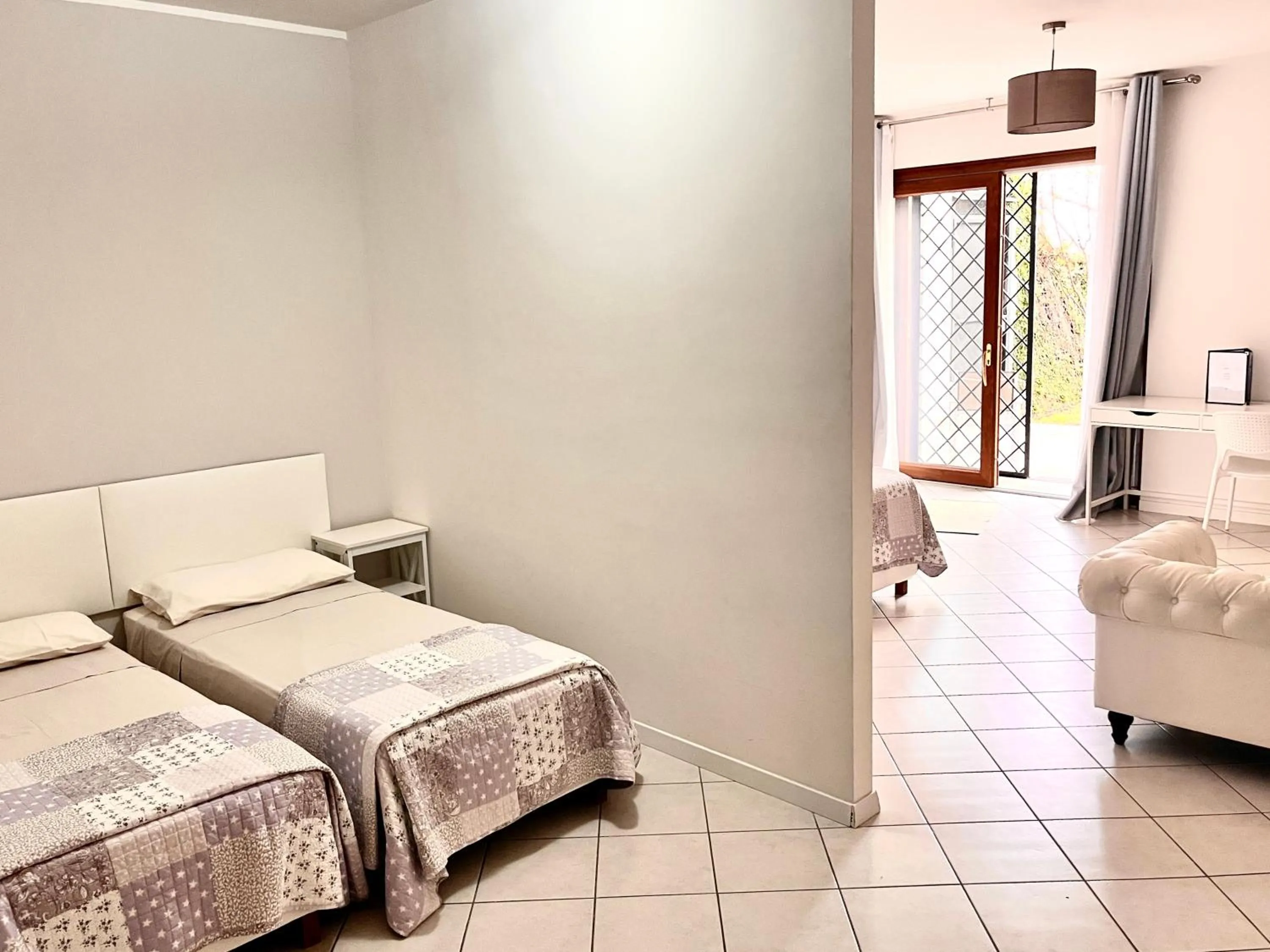 Photo of the whole room, Bed in Cape House