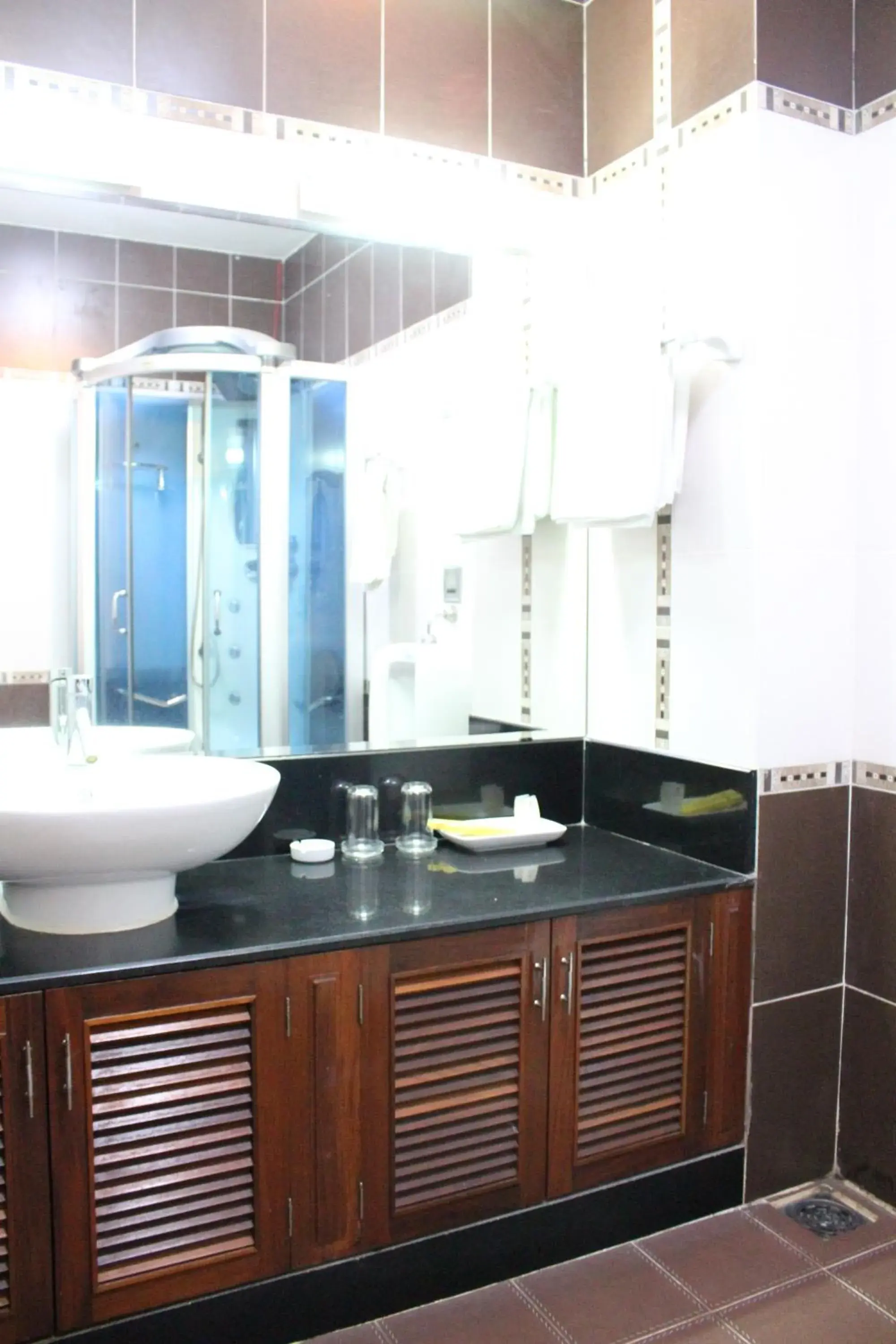 Standard Triple Room in Ky Hoa Hotel Ho Chi Minh Standard Triple Room in Ky Hoa Hotel Ho Chi Minh