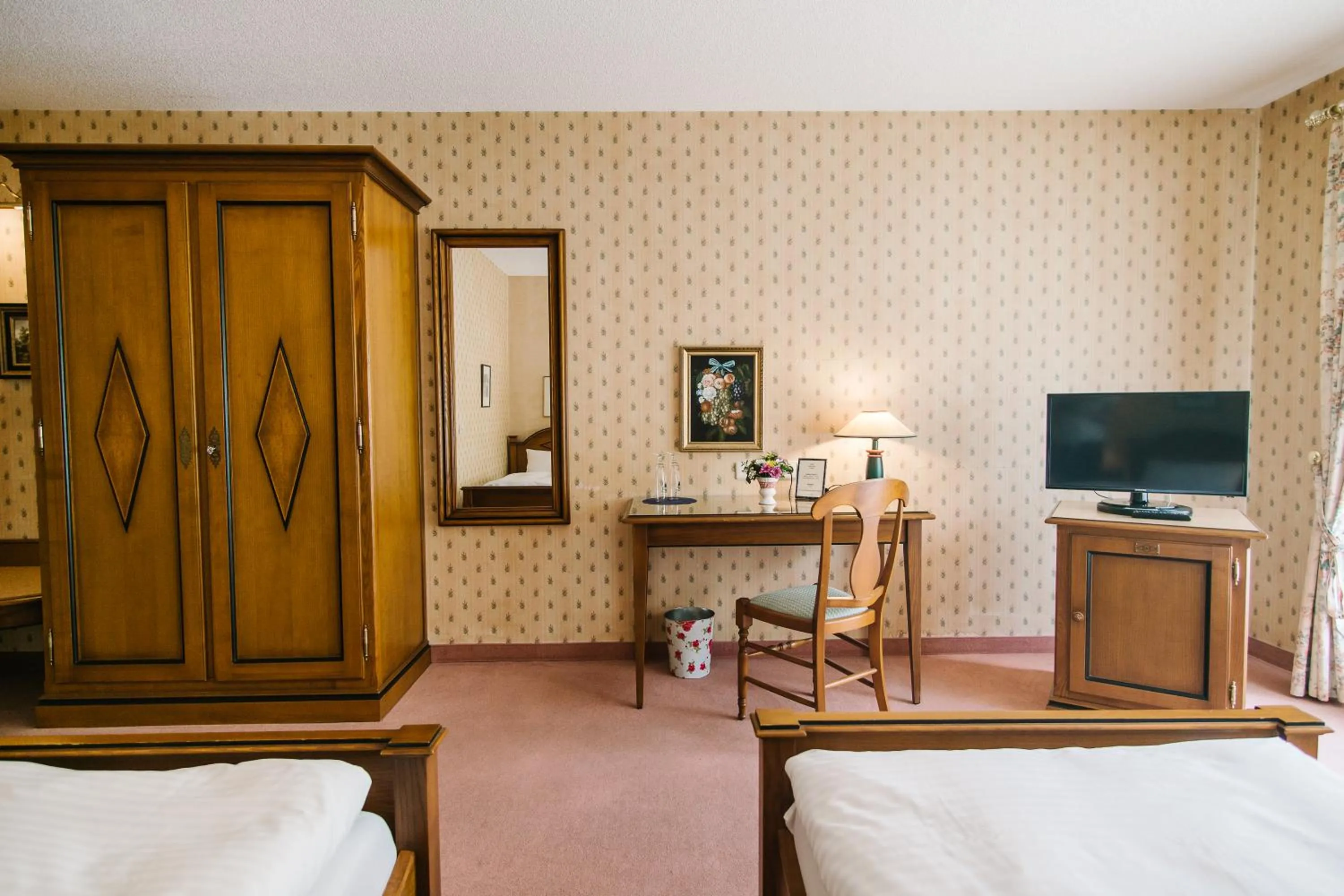 TV and multimedia, Bed in Landhaus Keller - Hotel & Restaurant