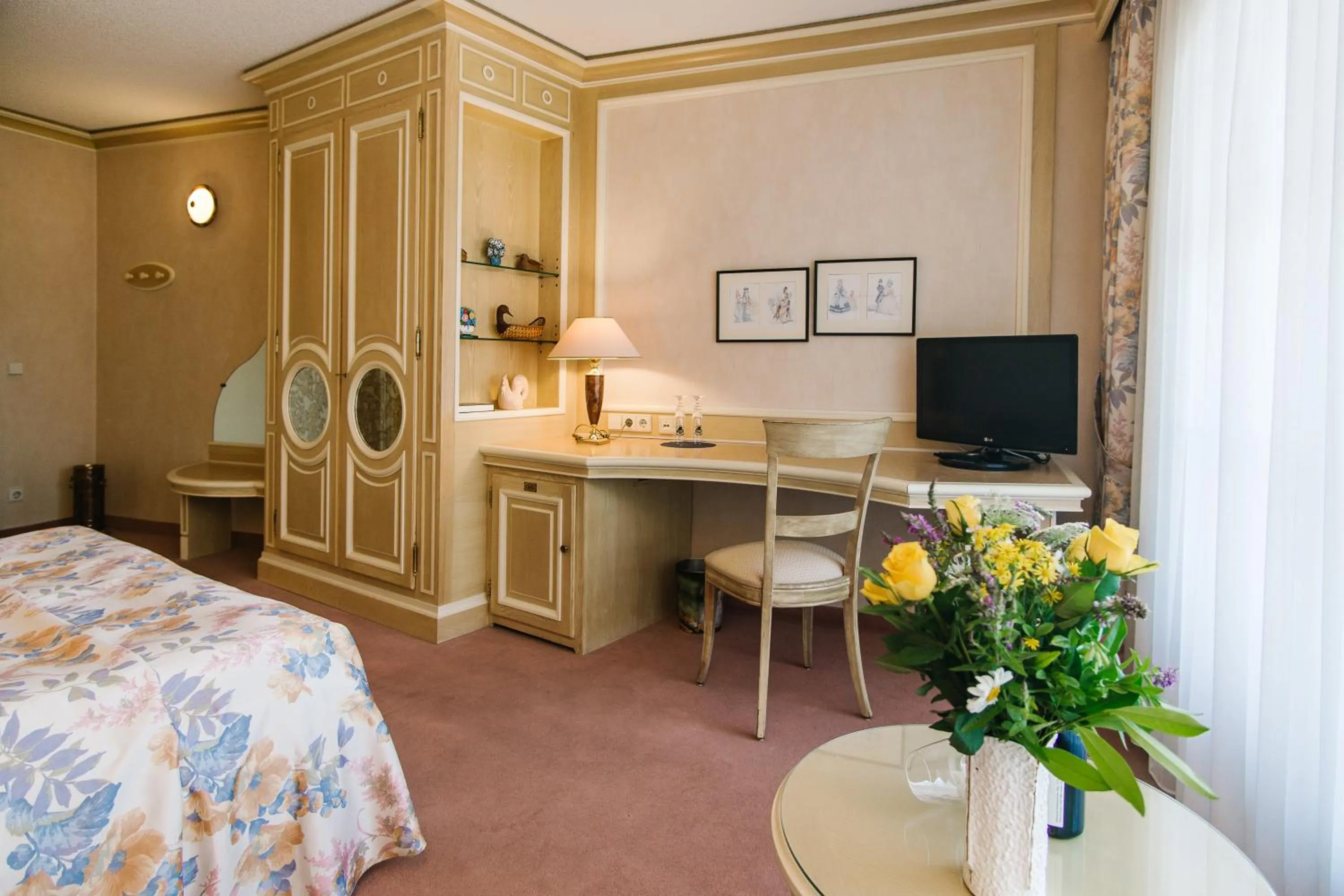 TV and multimedia, Bed in Landhaus Keller - Hotel & Restaurant