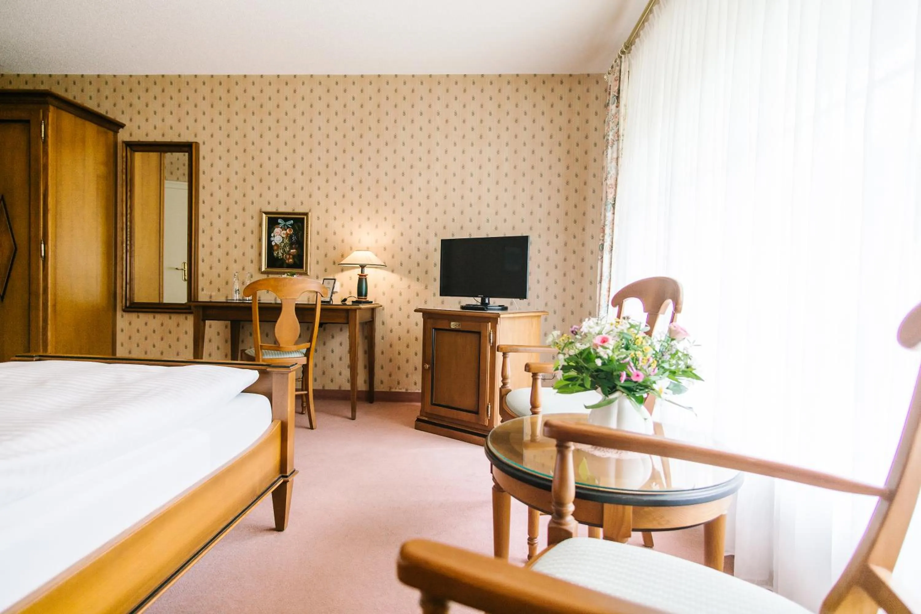 TV and multimedia, Bed in Landhaus Keller - Hotel & Restaurant