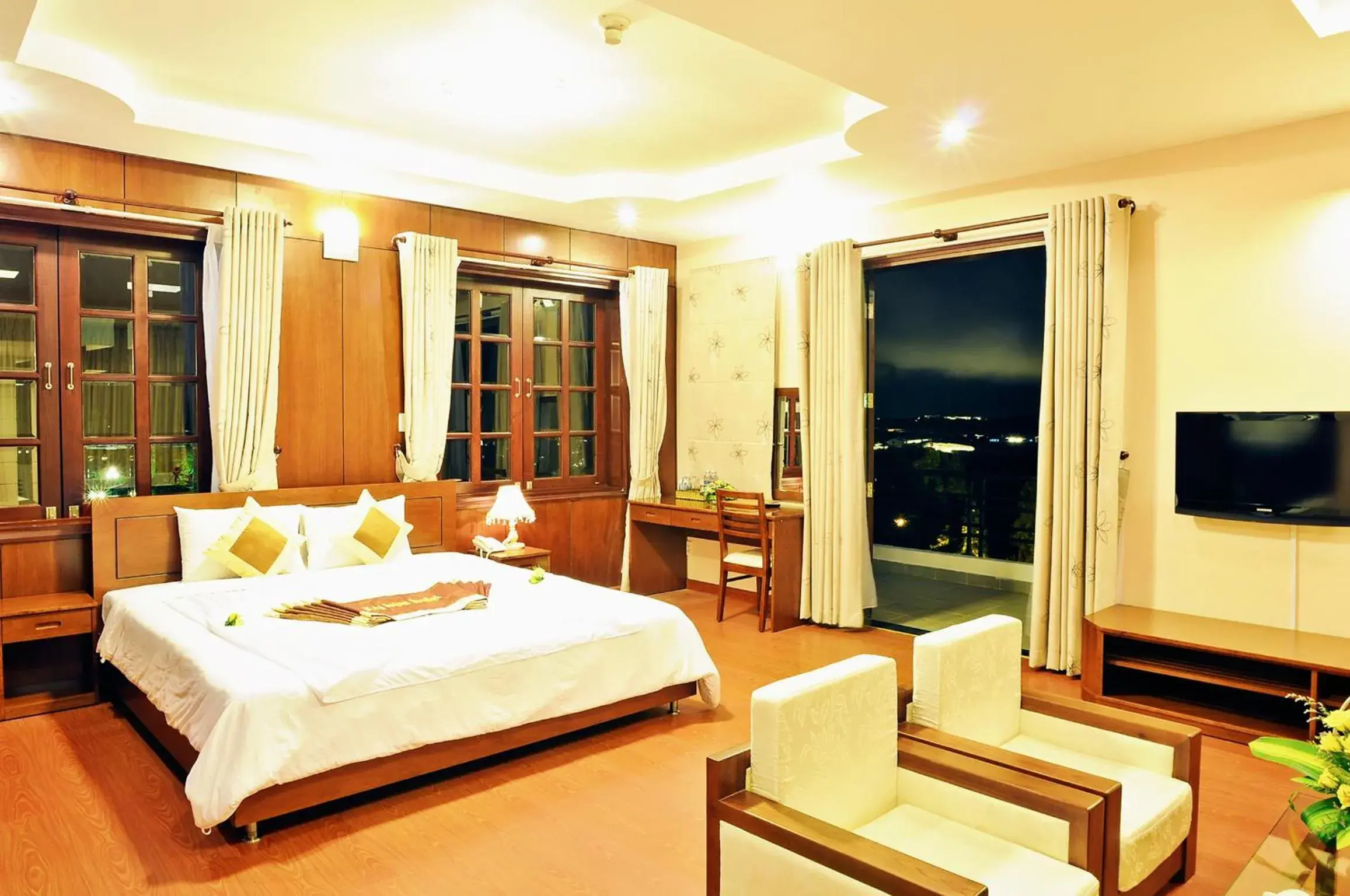 Suite with Balcony in Ky Hoa Hotel Da Lat Suite with Balcony in Ky Hoa Hotel Da Lat