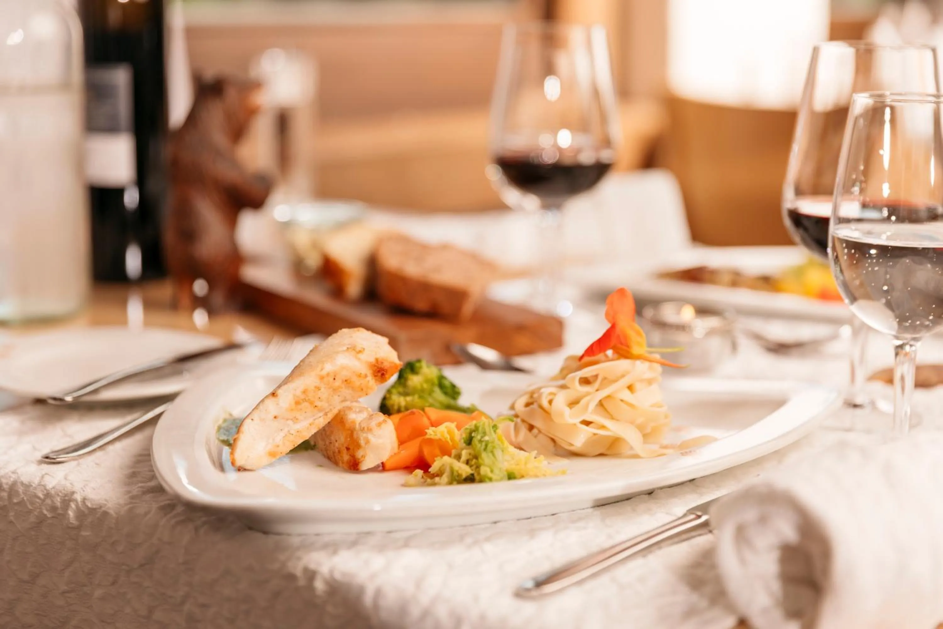 Restaurant/places to eat in Alpenkräuter Hotel Bären