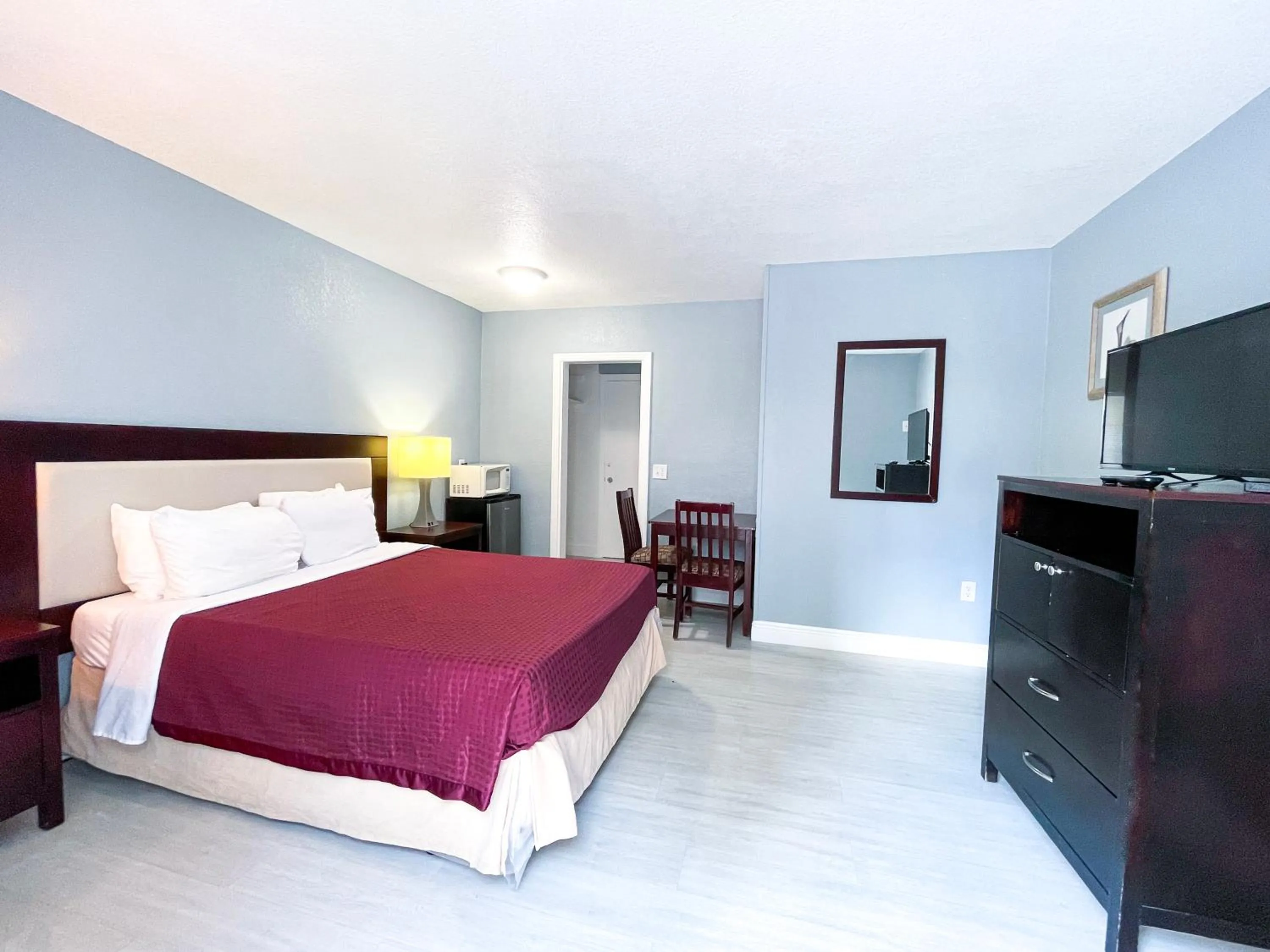 Bed in Sunrise Resort Motel South