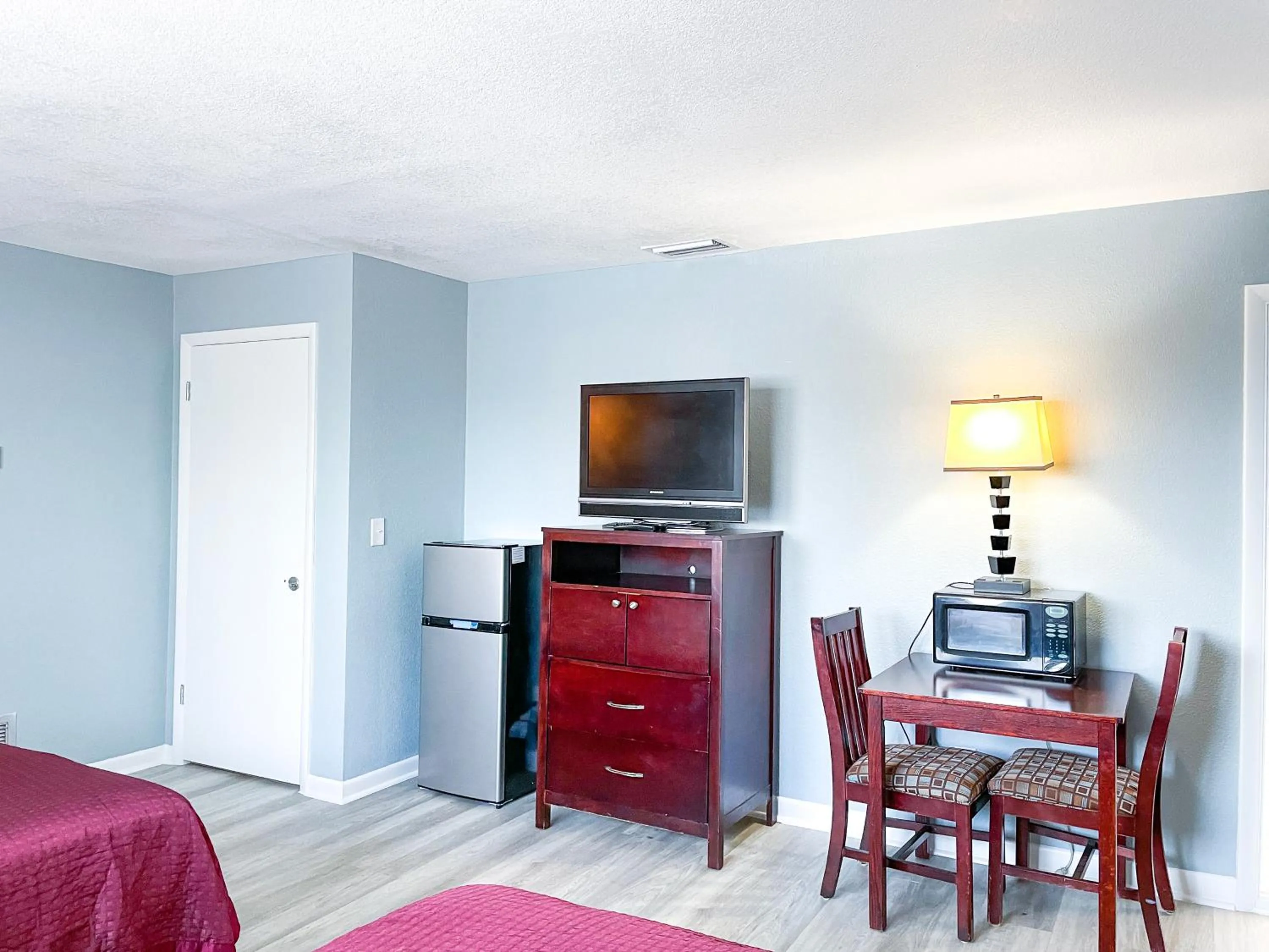 Bed in Sunrise Resort Motel South