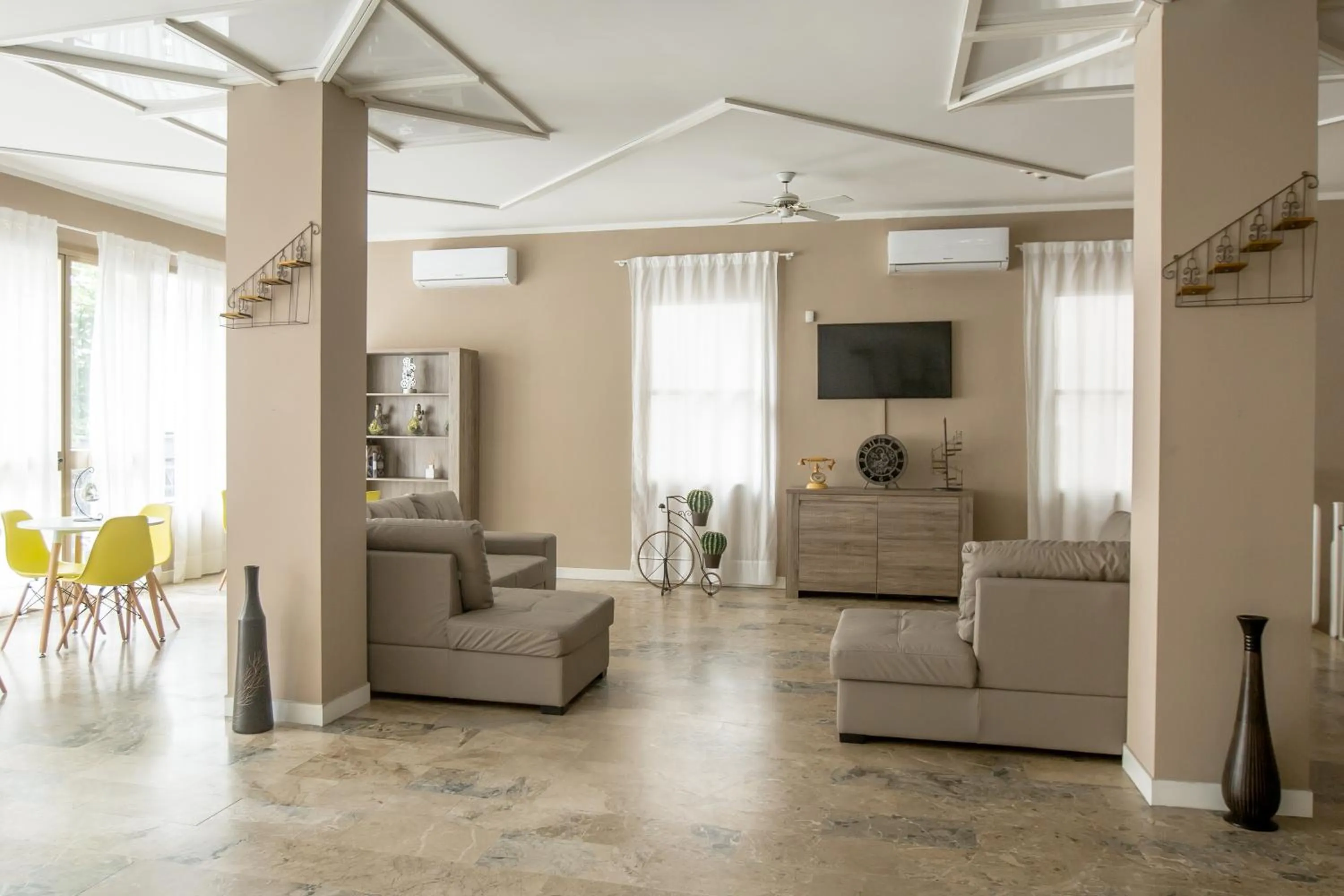 Lounge or bar in c-hotels International