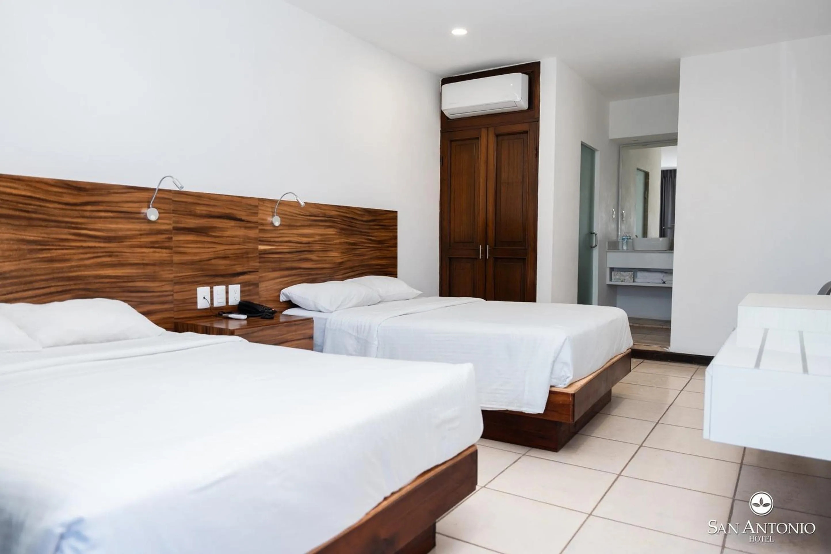 Photo of the whole room, Bed in Hotel San Antonio