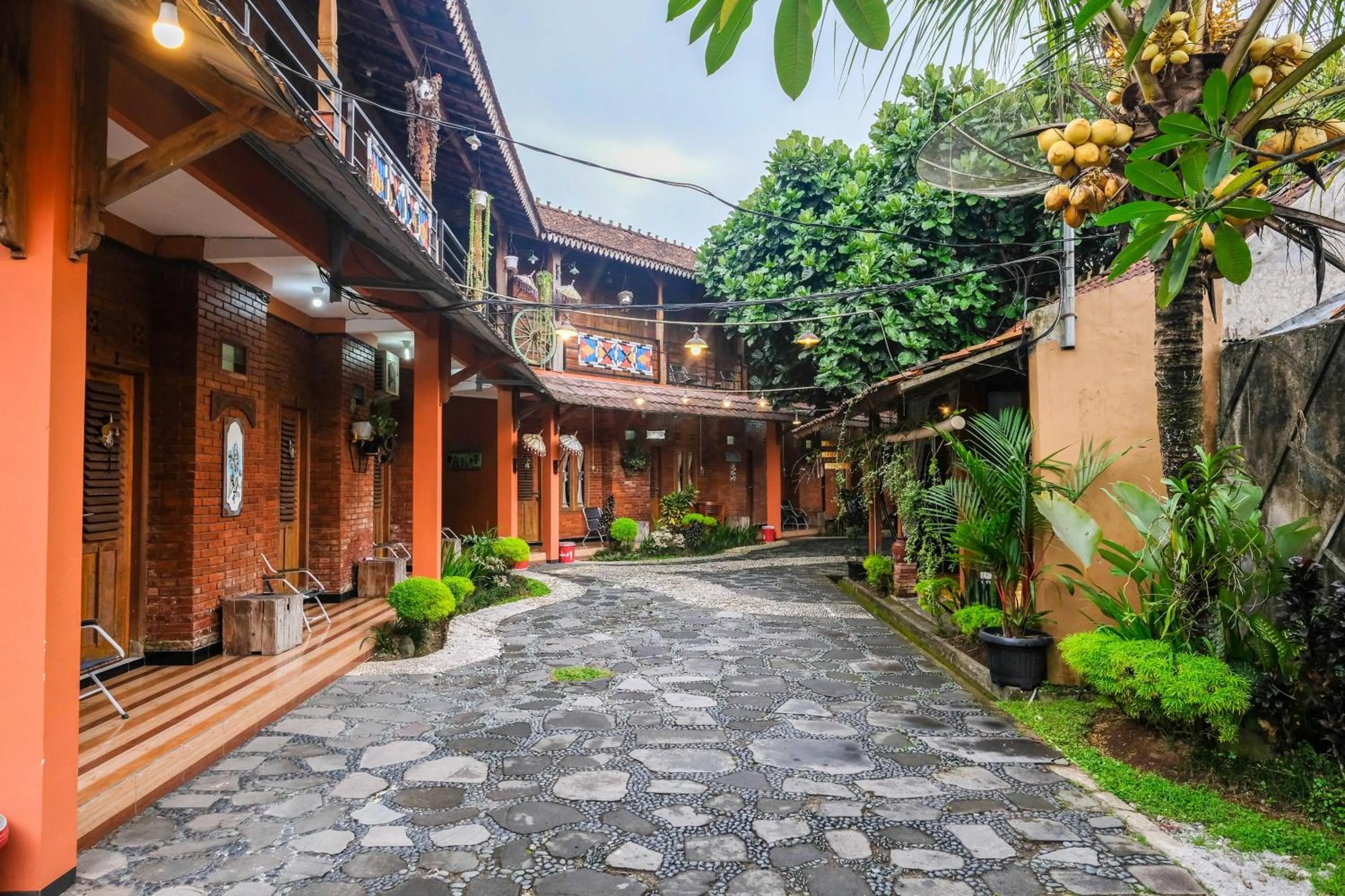 Facade/entrance in RedDoorz Syariah near Akmil Magelang