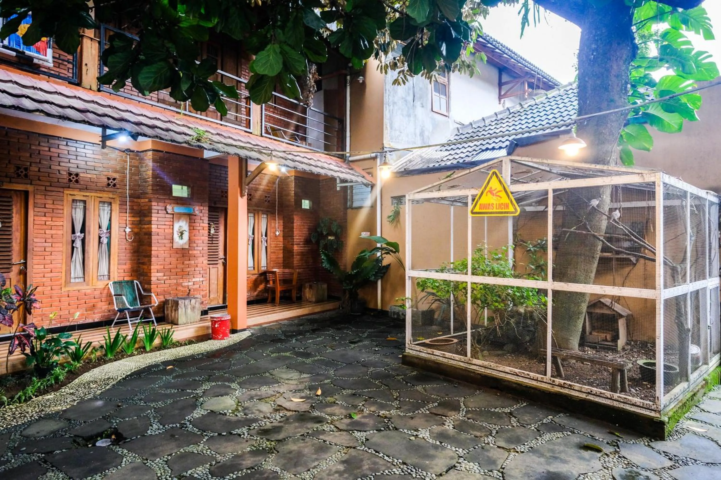 Property building in RedDoorz Syariah near Akmil Magelang