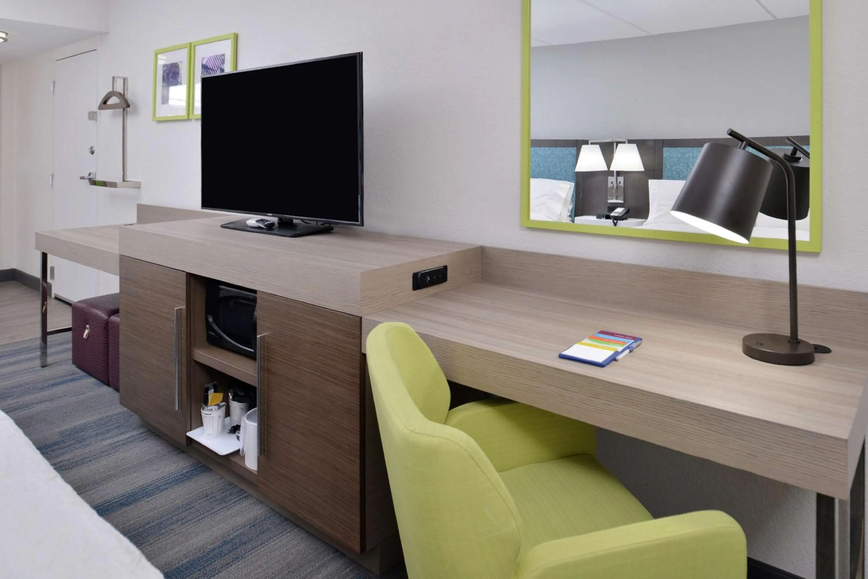 Bedroom in Hampton Inn - Greenville