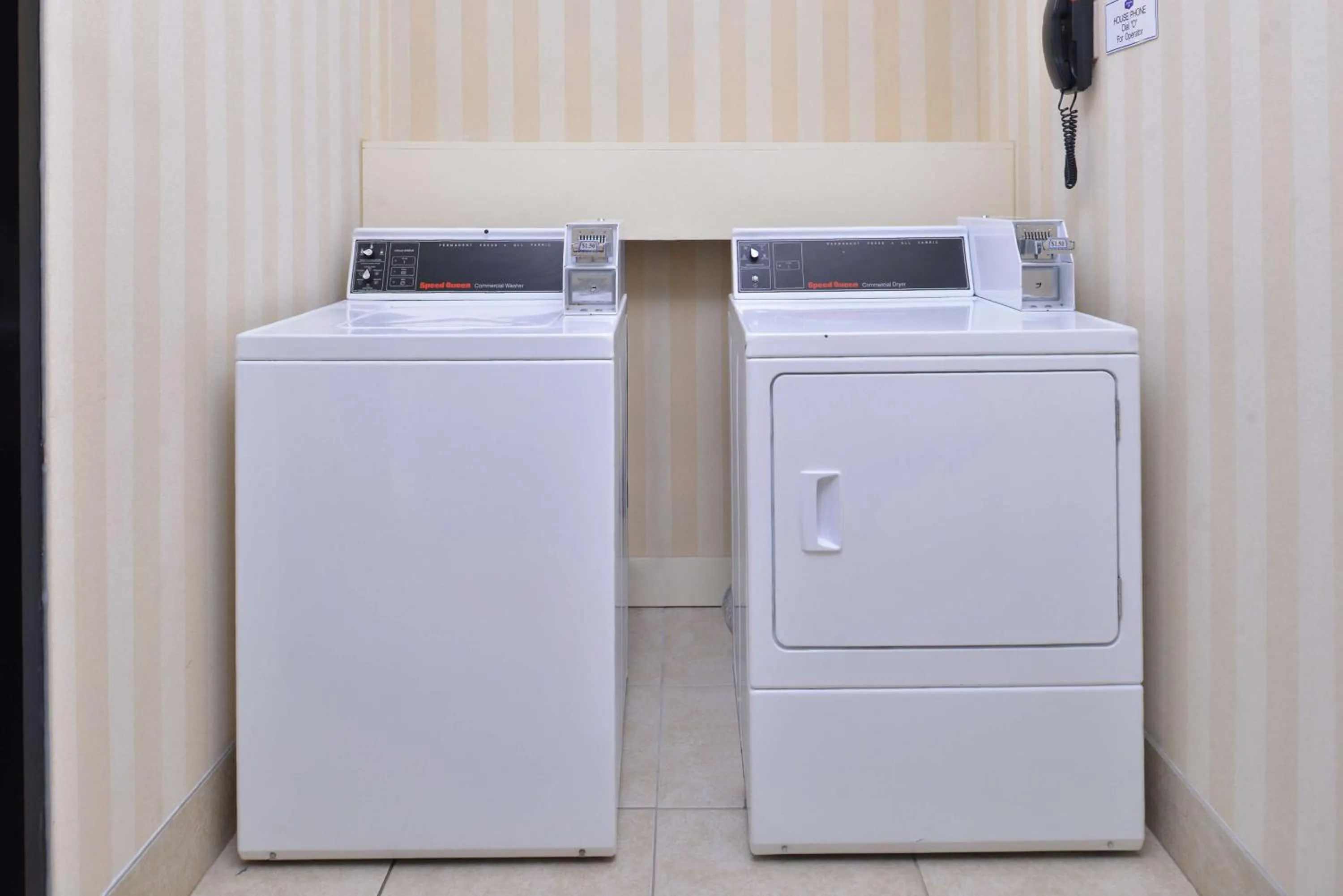 Property building in Hampton Inn - Greenville