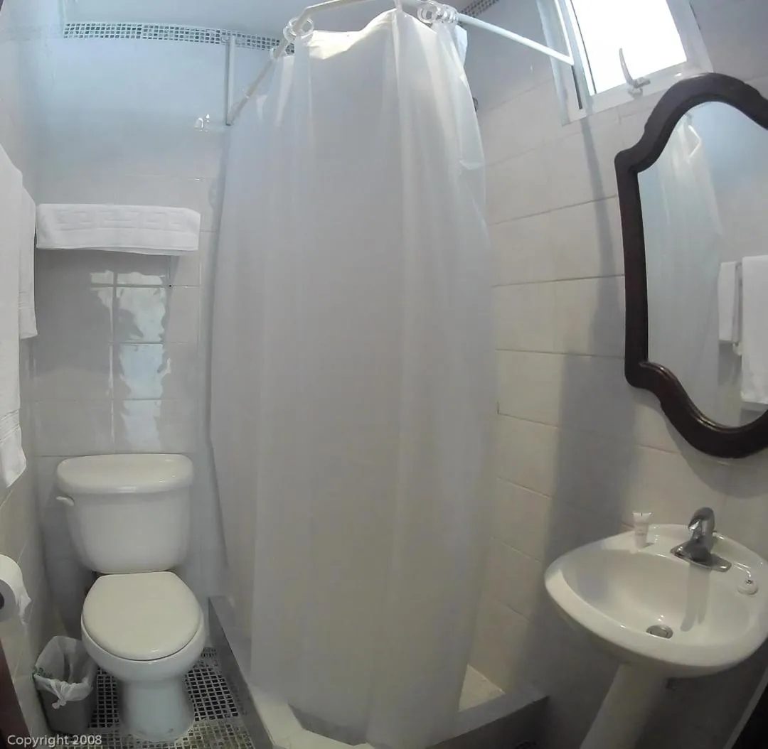 Shower in Hotel Discovery