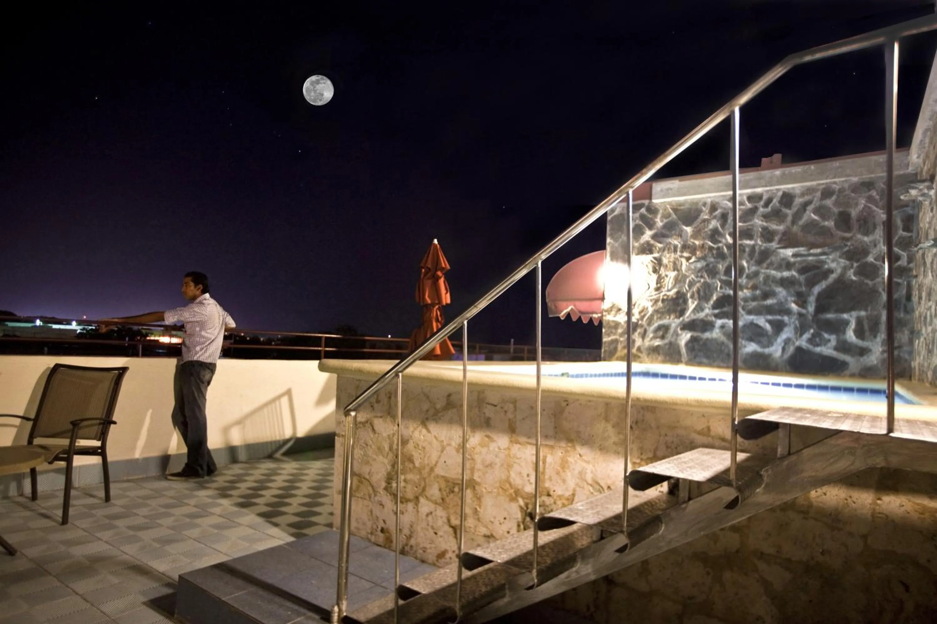 Night in Hotel Discovery