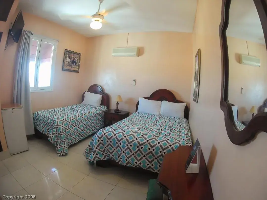 Triple Room in Hotel Discovery Triple Room in Hotel Discovery