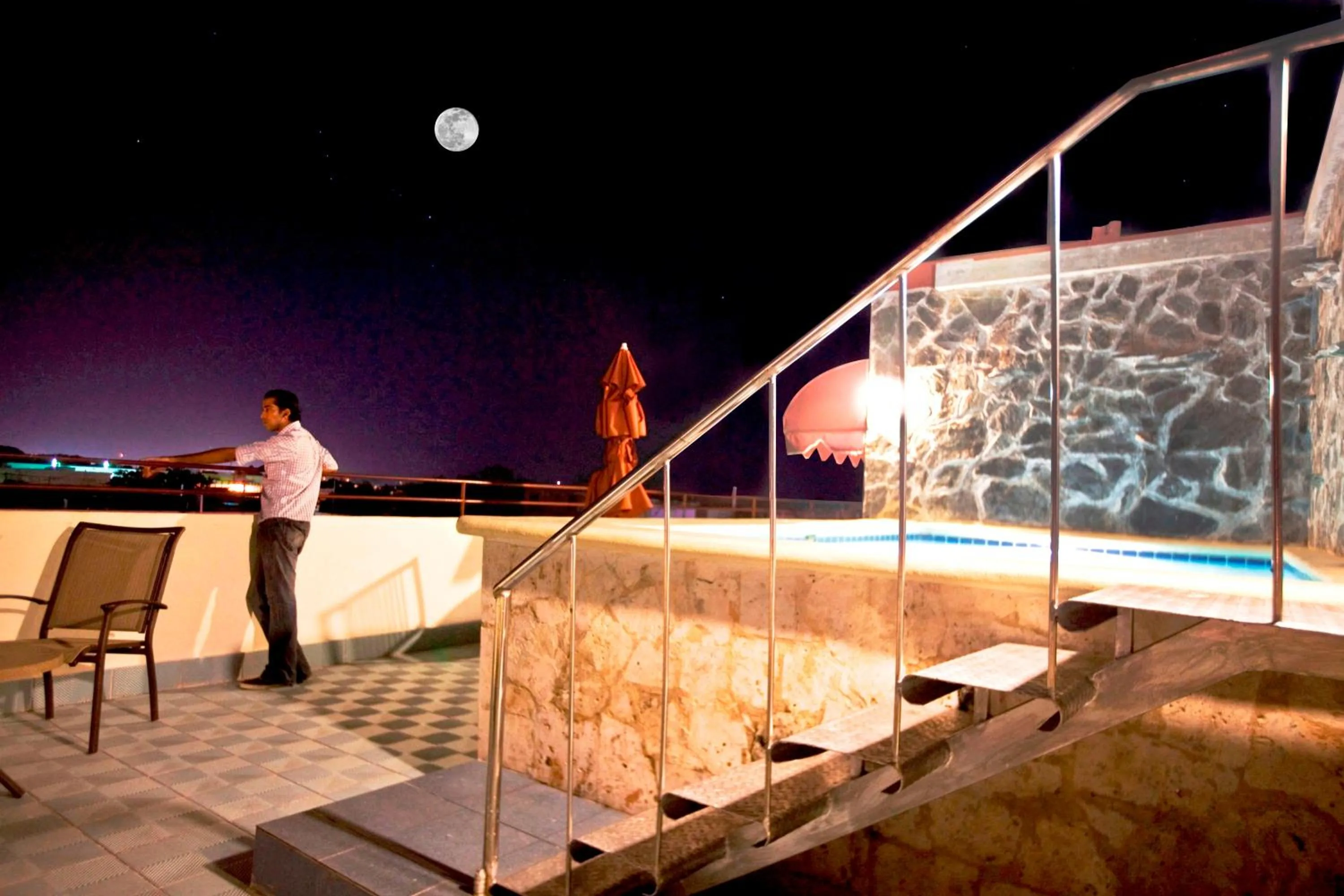 Night in Hotel Discovery