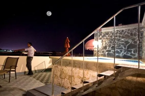 Night in Hotel Discovery