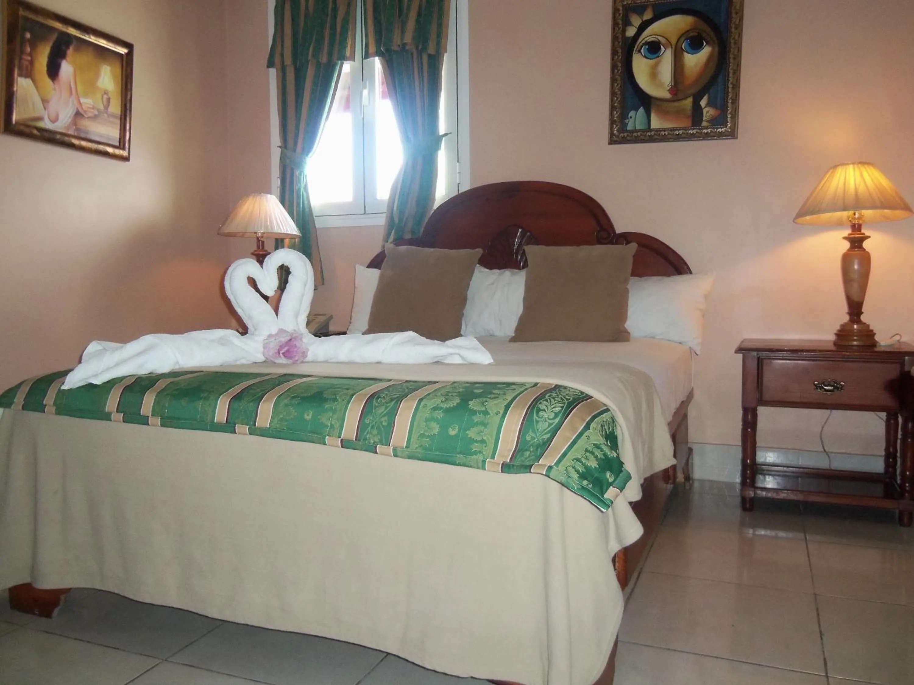 Bed in Hotel Discovery