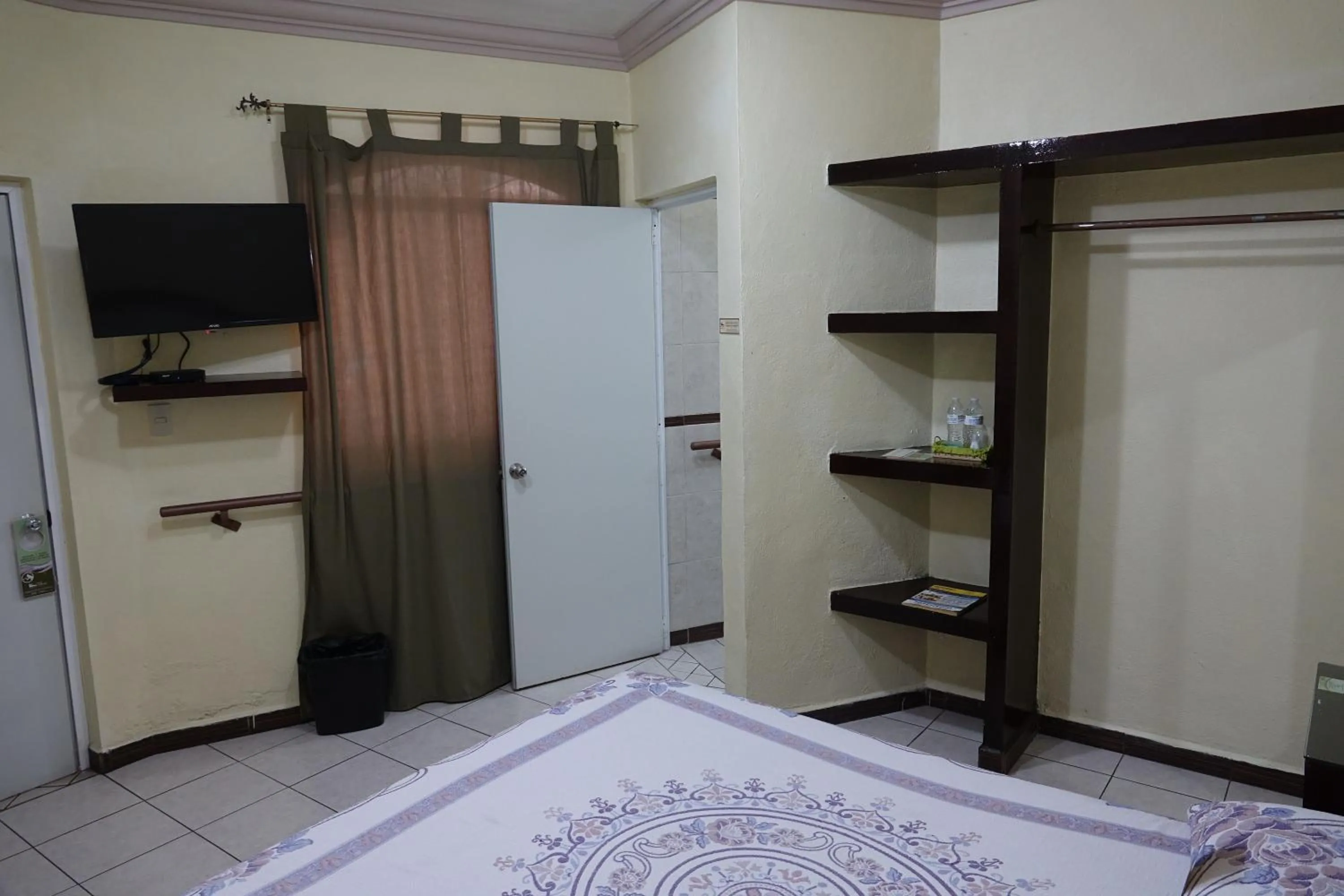 Photo of the whole room, Bed in Hotel La Merced