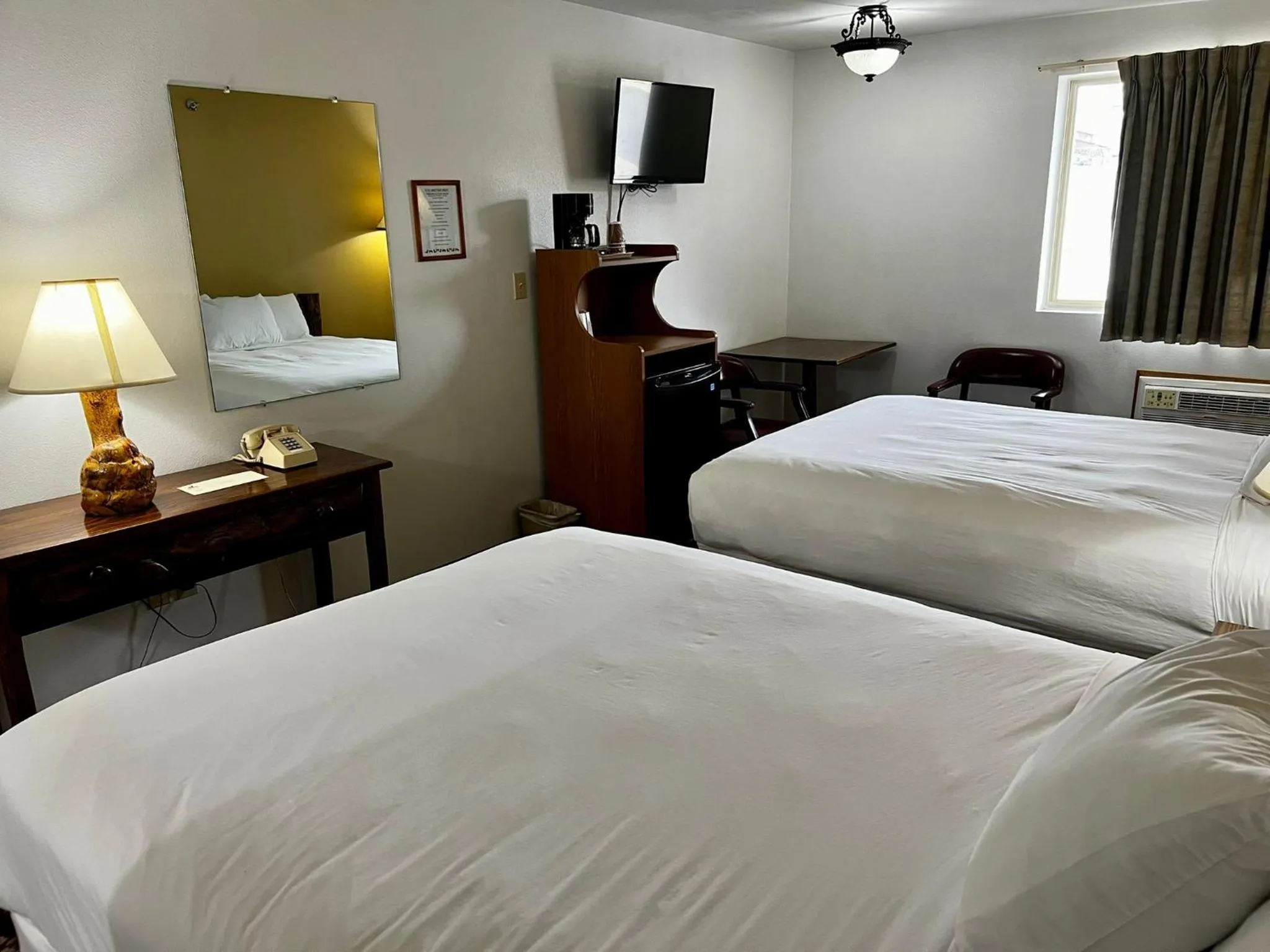 Bed in Buffalo Bill's Antlers Inn