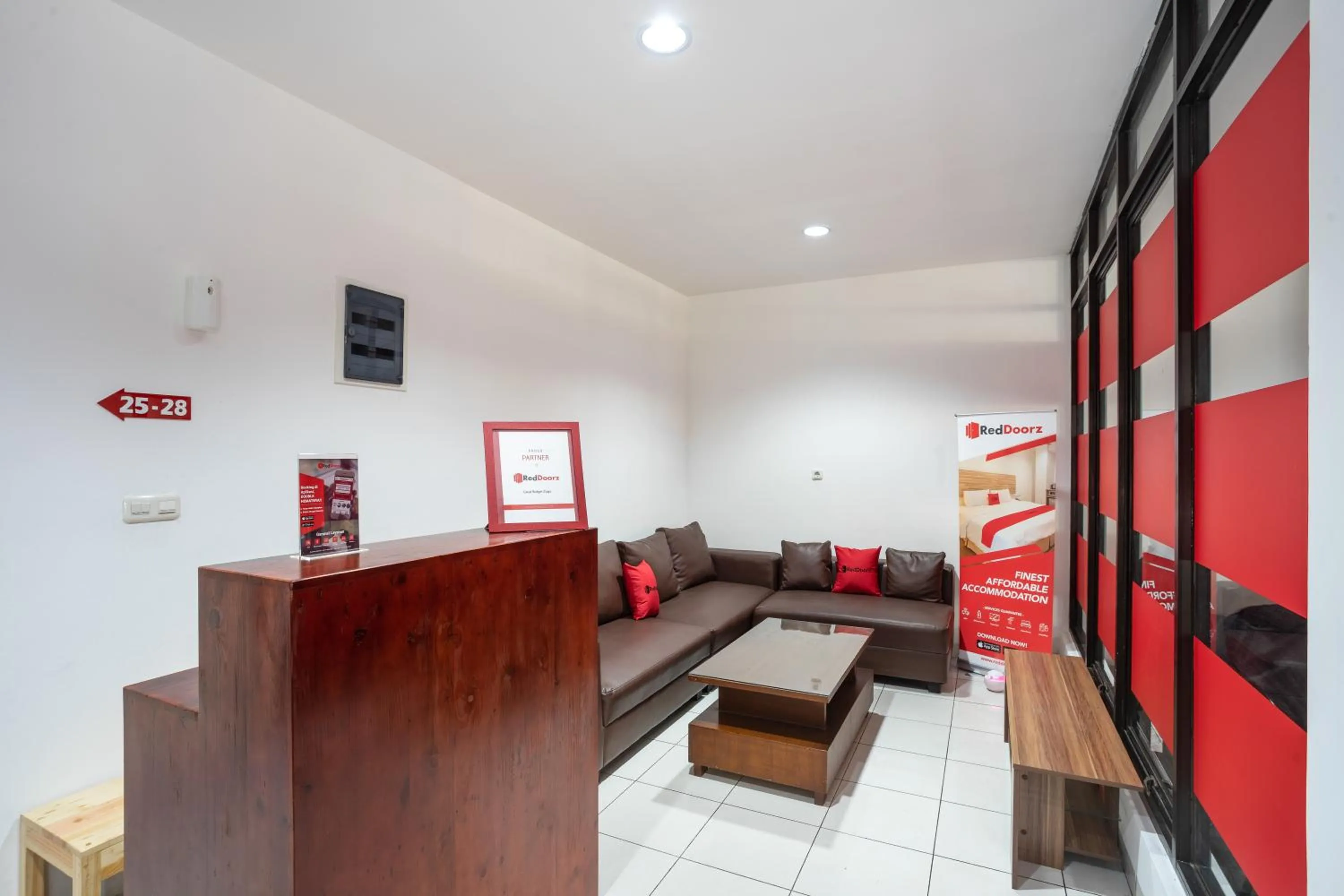Lobby or reception in RedDoorz near Eka Hospital BSD City