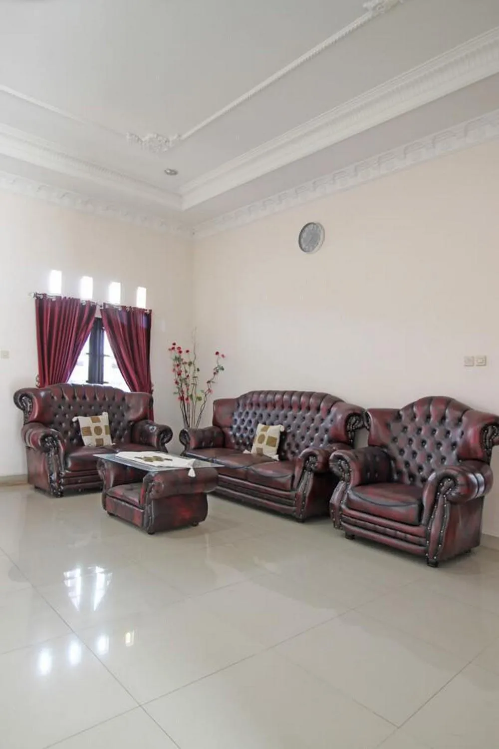 Seating area in RedDoorz near UMY Yogyakarta