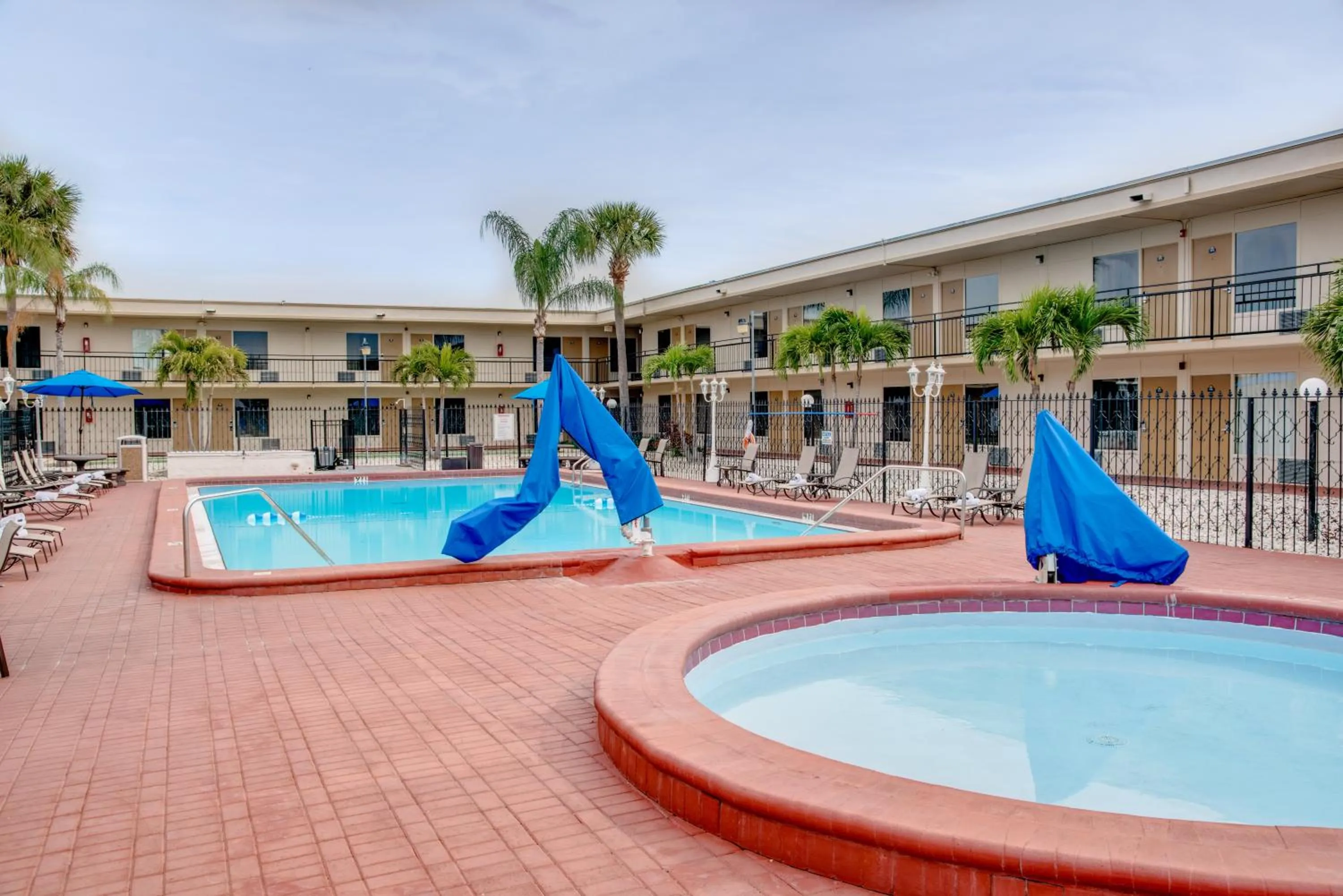 Swimming pool in Days Inn by Wyndham St. Petersburg / Tampa Bay Area