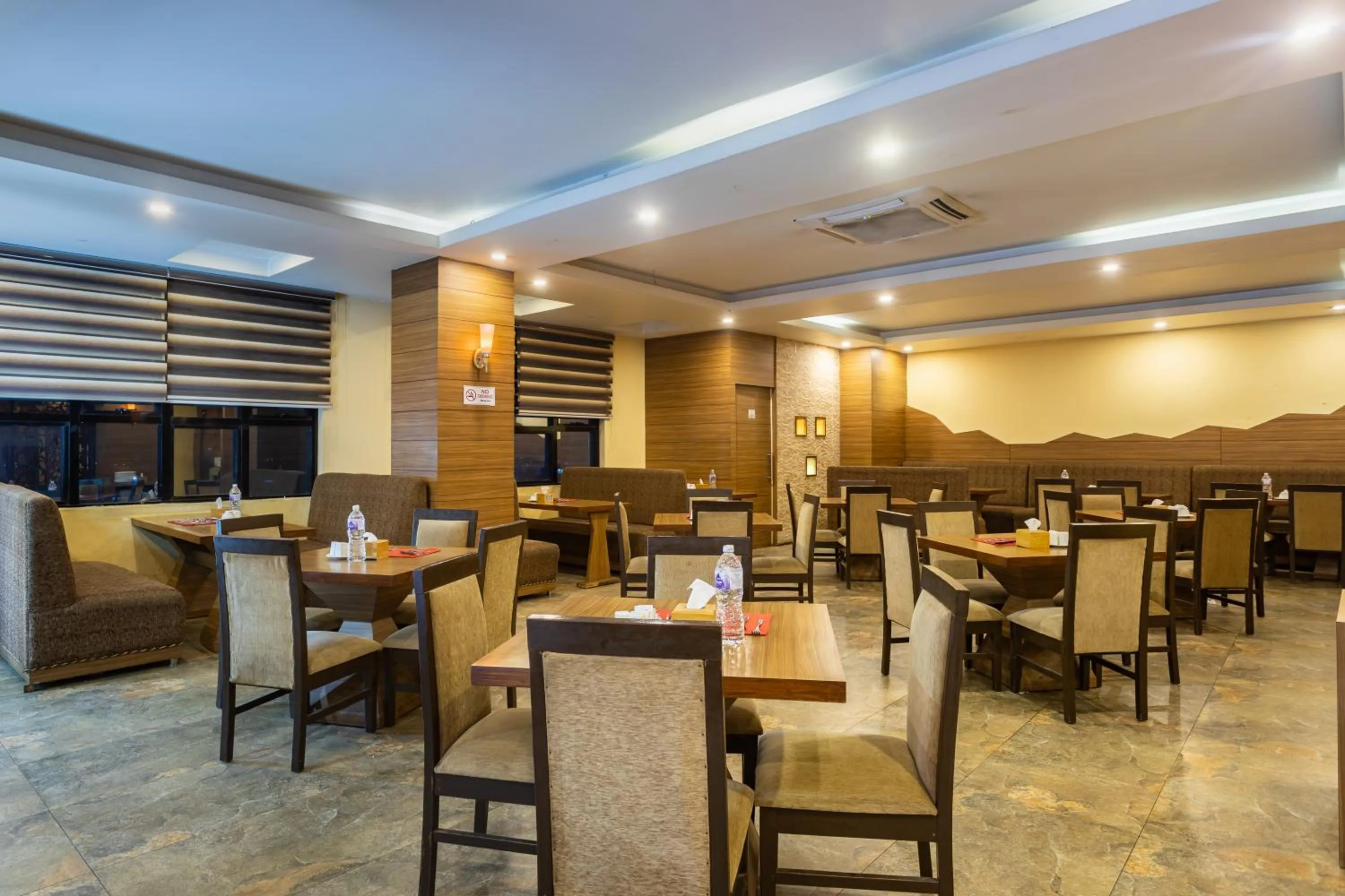 Restaurant/places to eat in Hotel Verandah