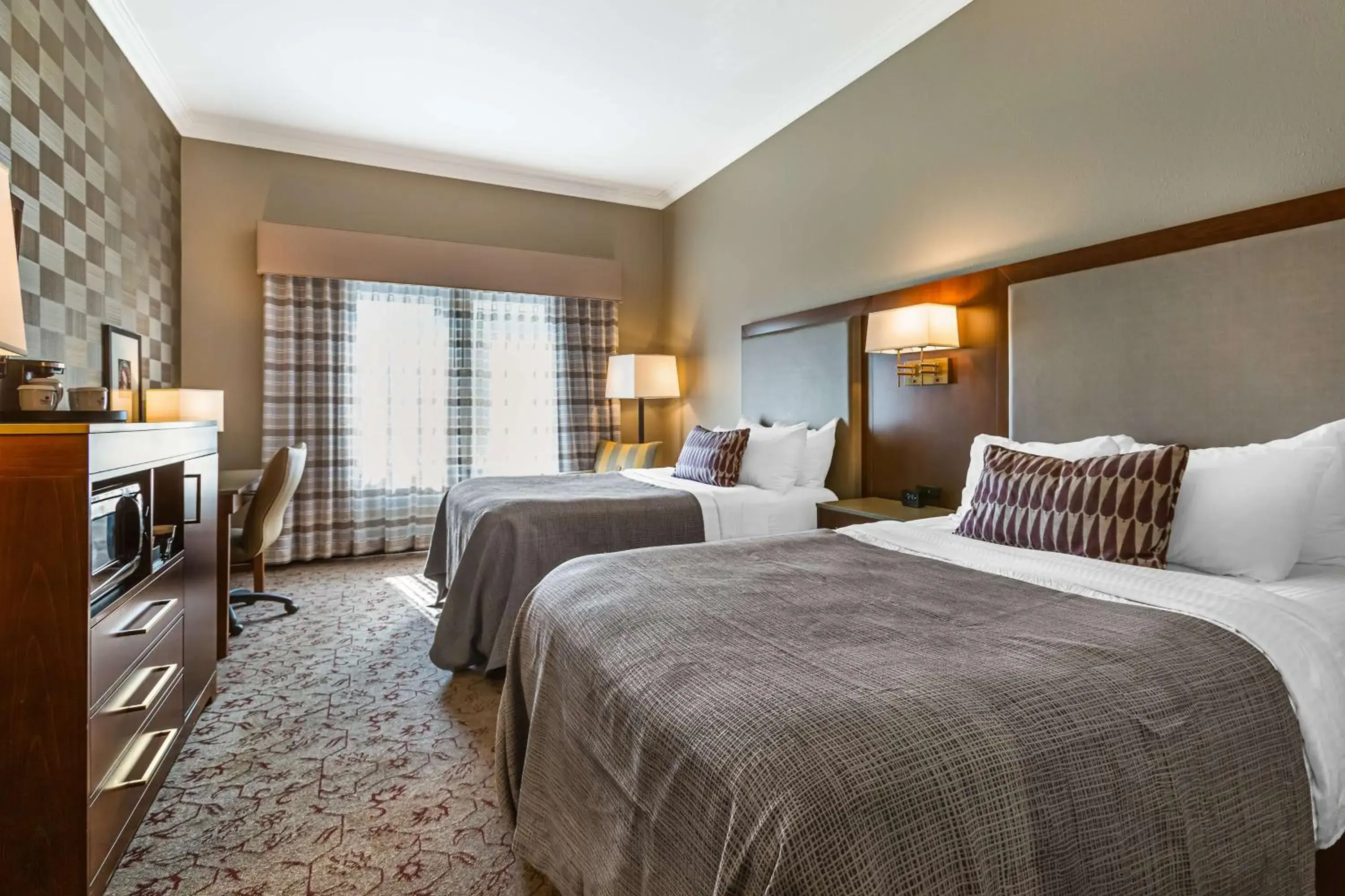 Queen Room with Two Queen Beds in Best Western Premier Helena Great Northern Hotel Queen Room with Two Queen Beds in Best Western Premier Helena Great Northern Hotel