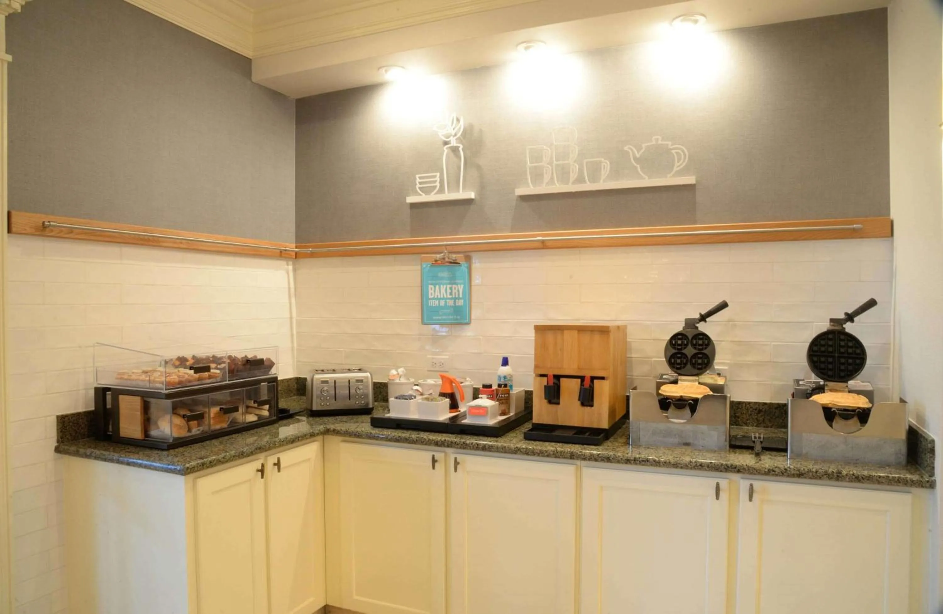 Breakfast in Hampton Inn & Suites - Vicksburg