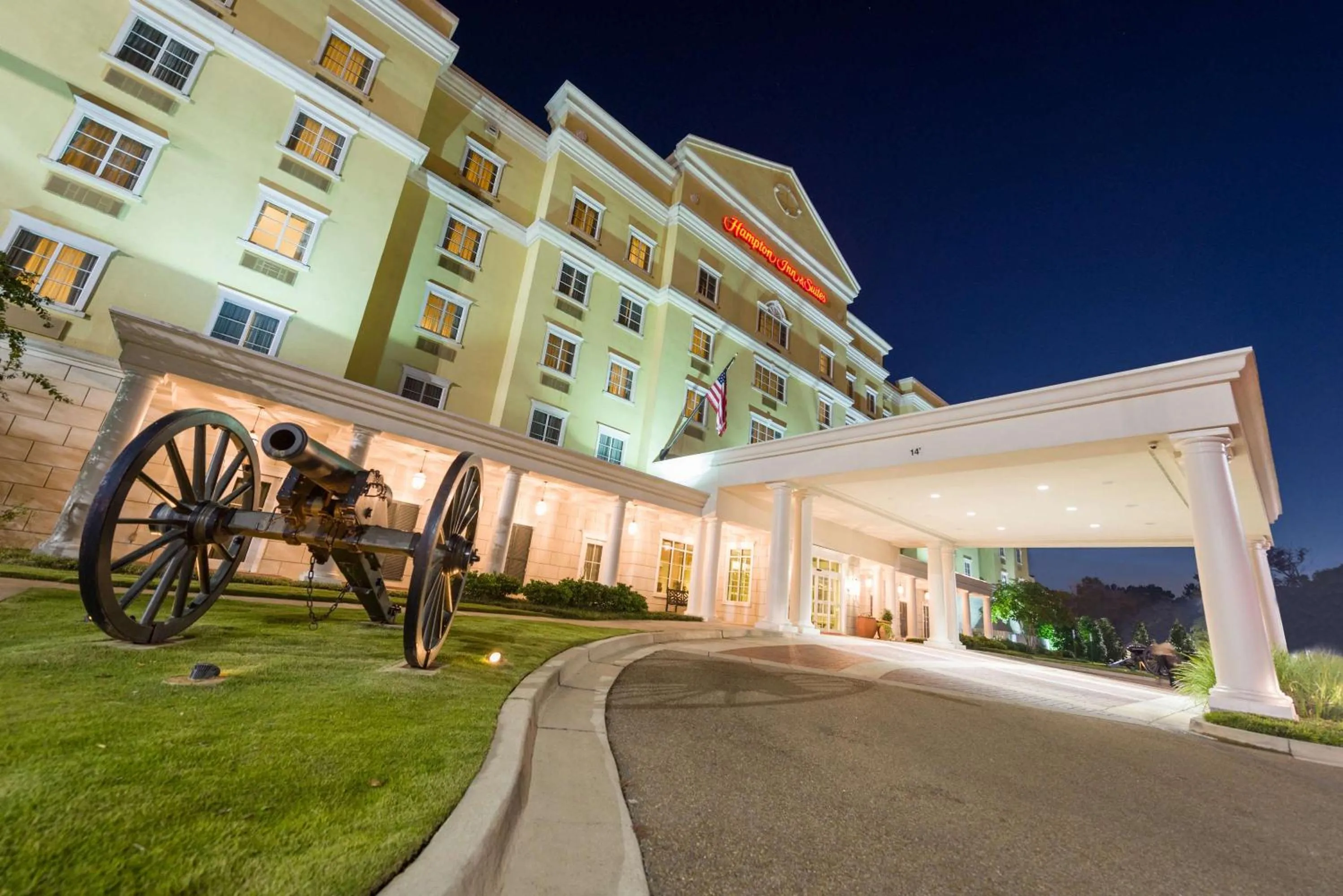 Property building in Hampton Inn & Suites - Vicksburg